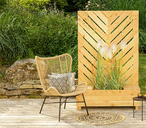 Sichtschutz mit Blumenkasten