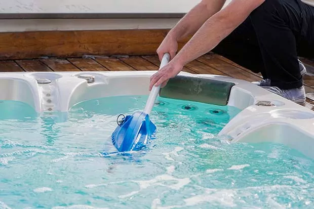 Whirlpool pflegen Reinigung