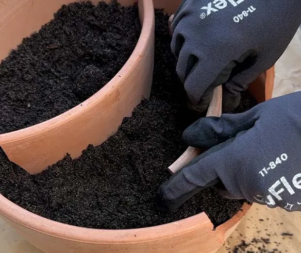 DIY-Idee: Tontopfdeko selber machen. Anleitungsschritt.