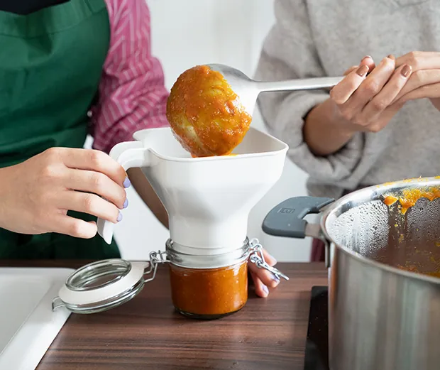 Herbstliche Marmeladen Rezepte zum Nachmachen. Zubereitung Schritt 3 Apfel-Dattel Marmelade.