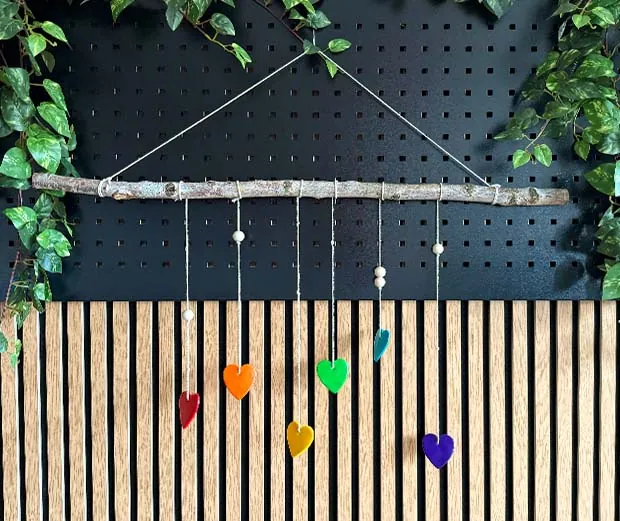 DIY Anleitung bunte Gartendeko selber machen.