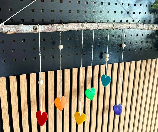 DIY Anleitung bunte Gartendeko selber machen.
