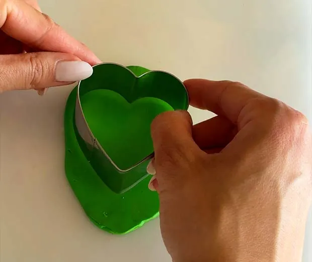 DIY Anleitung bunte Gartendeko selber machen. Anleitungsschritt 2.