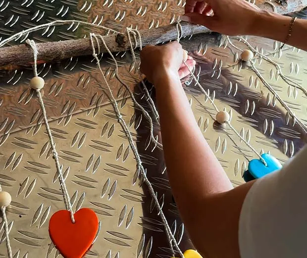 DIY Anleitung bunte Gartendeko selber machen. Anleitungsschritt 4.