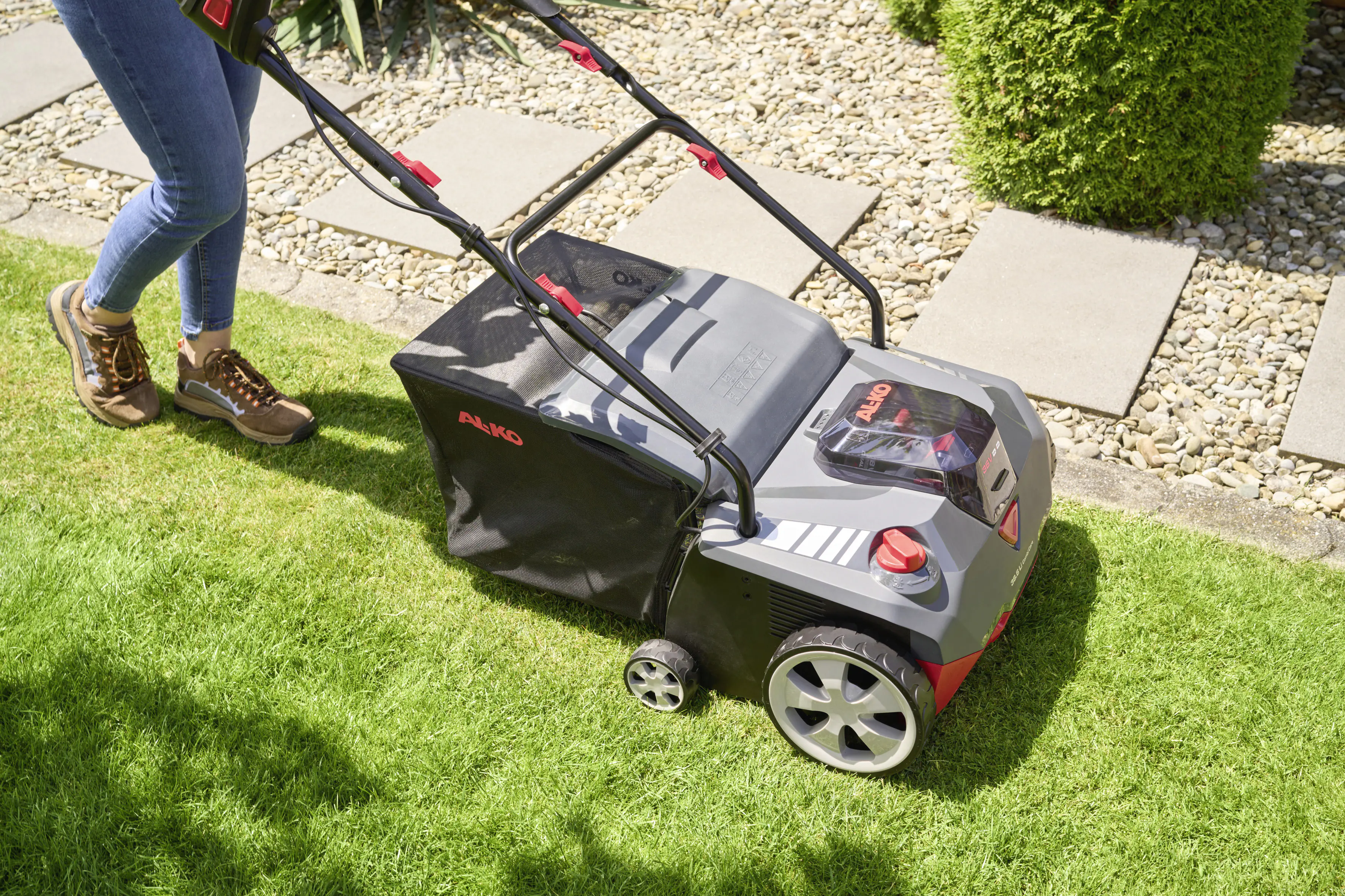 AL-KO Akku-Vertikutierer 38.6 Li Combi Care 18 V/36 V Solo 38 cm Arbeitsbreite bis 400 m²