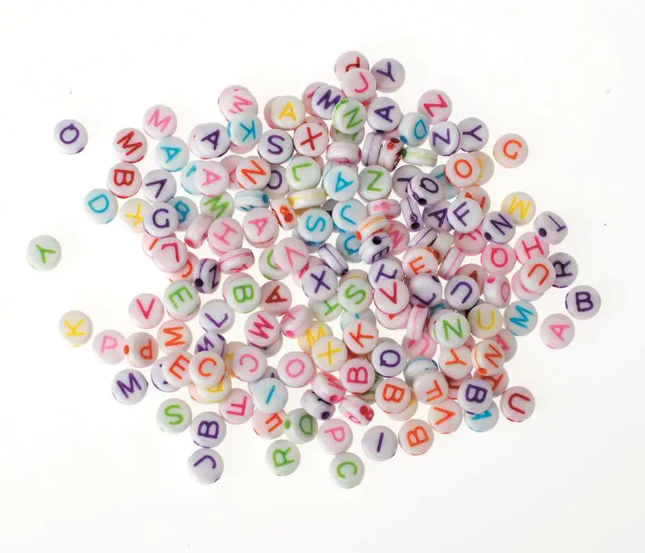 Glorex Kunststoff-Scheiben mit Buchstaben 5 x 2 mm mit Loch, 50 g, farbig