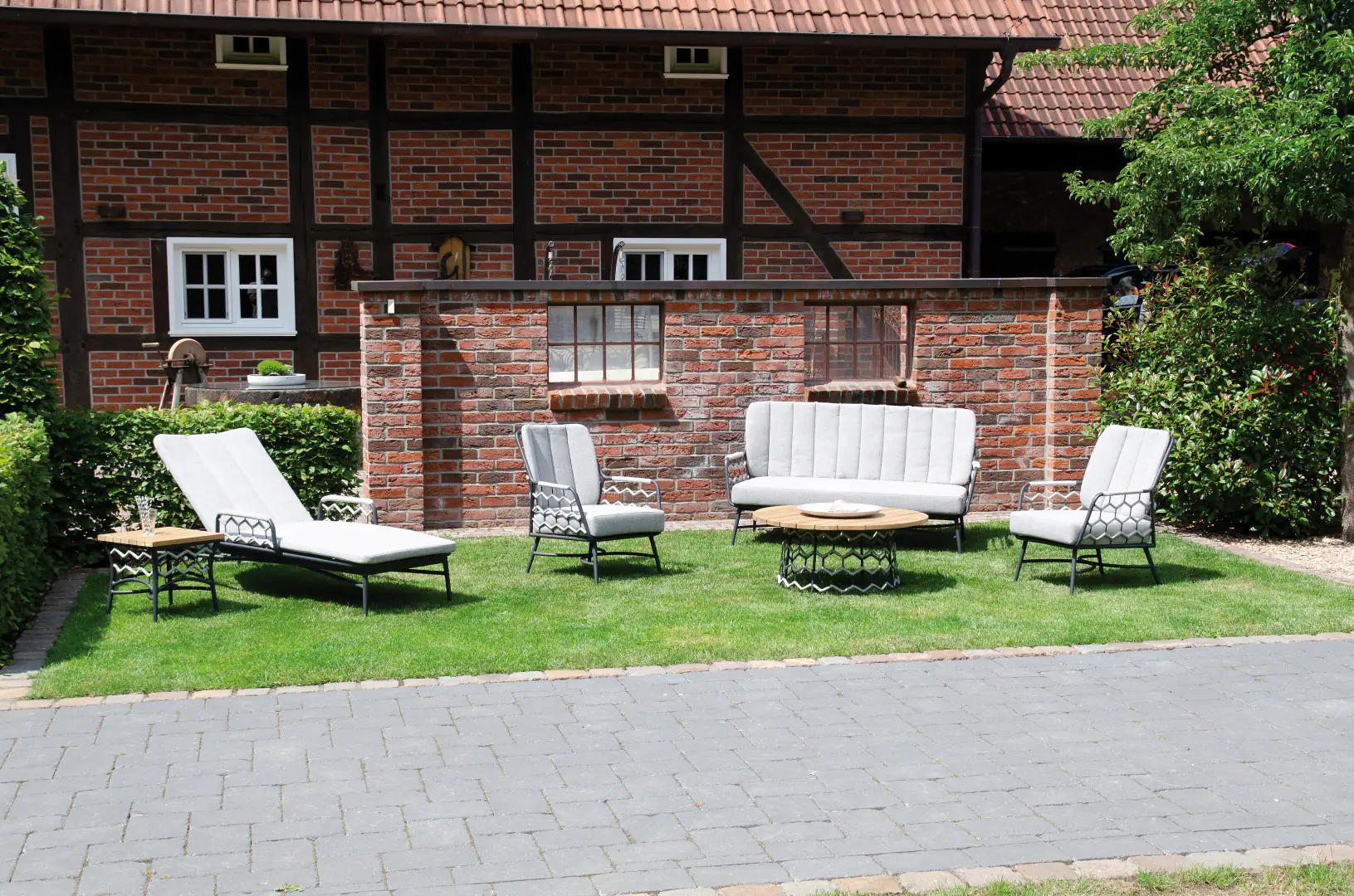 Sunny Smart Liege + Beistelltisch Yale silbergrau