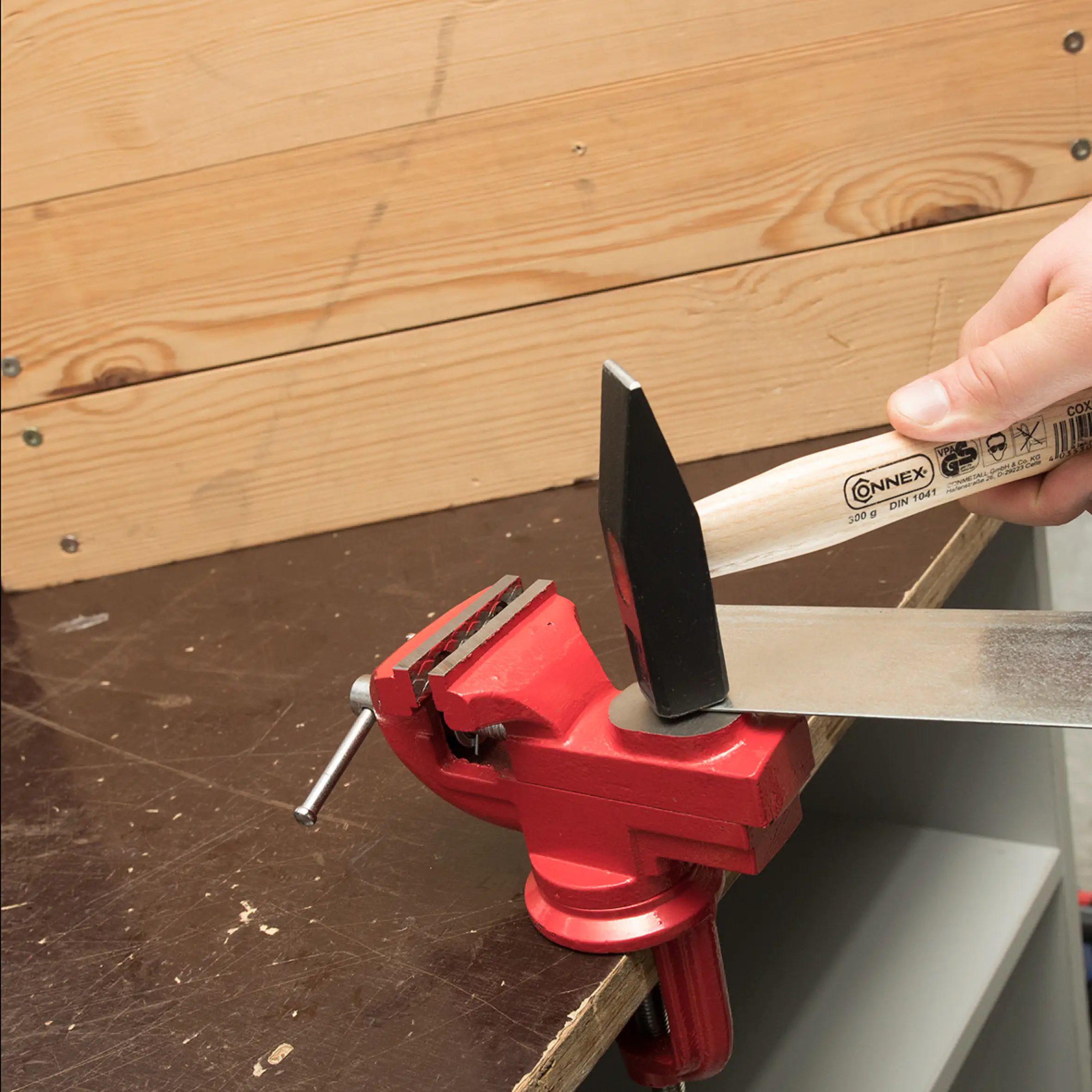 Connex Bastler-Schraubstock 60 mm drehbar