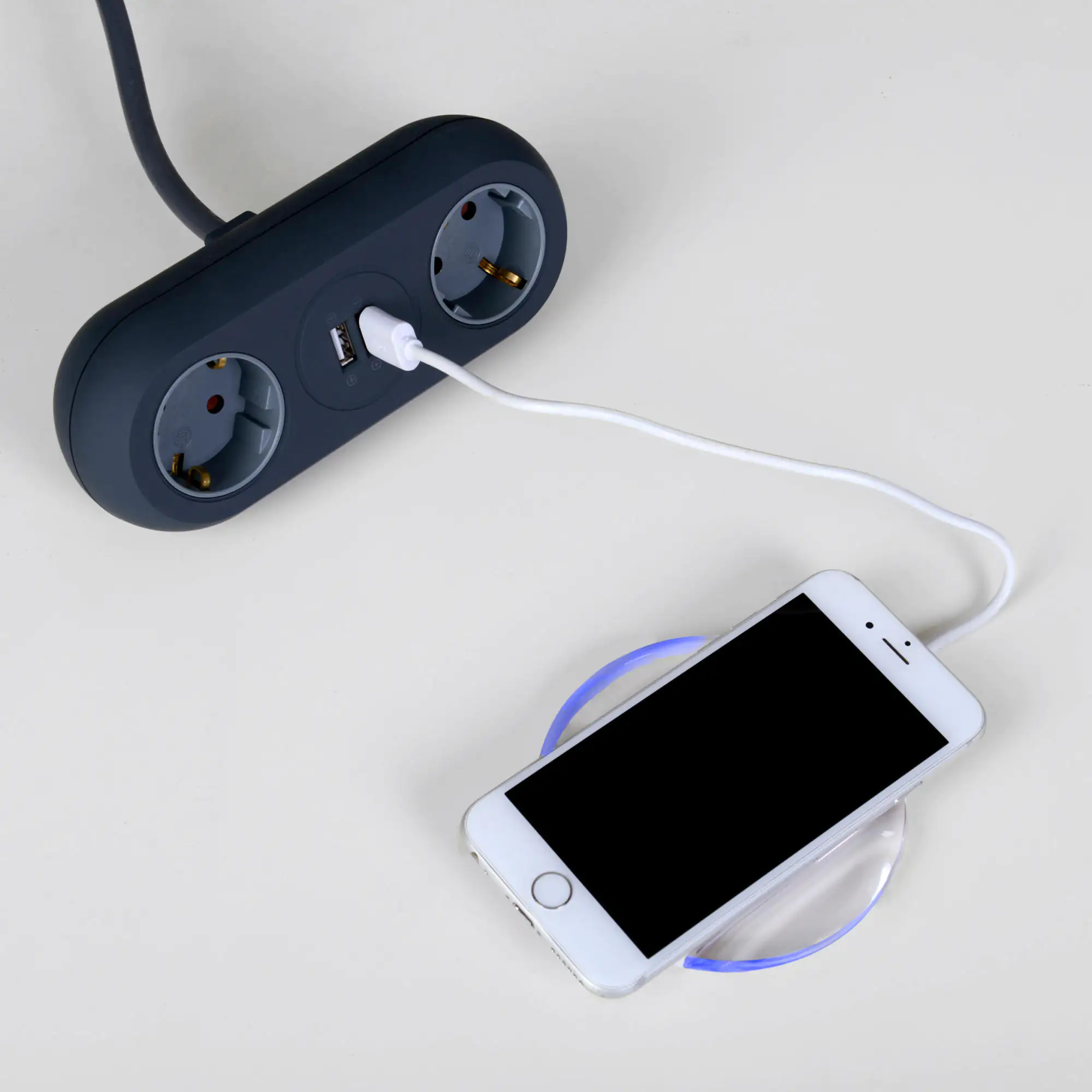 Induktive Ladestation mit USB Kabel weiß