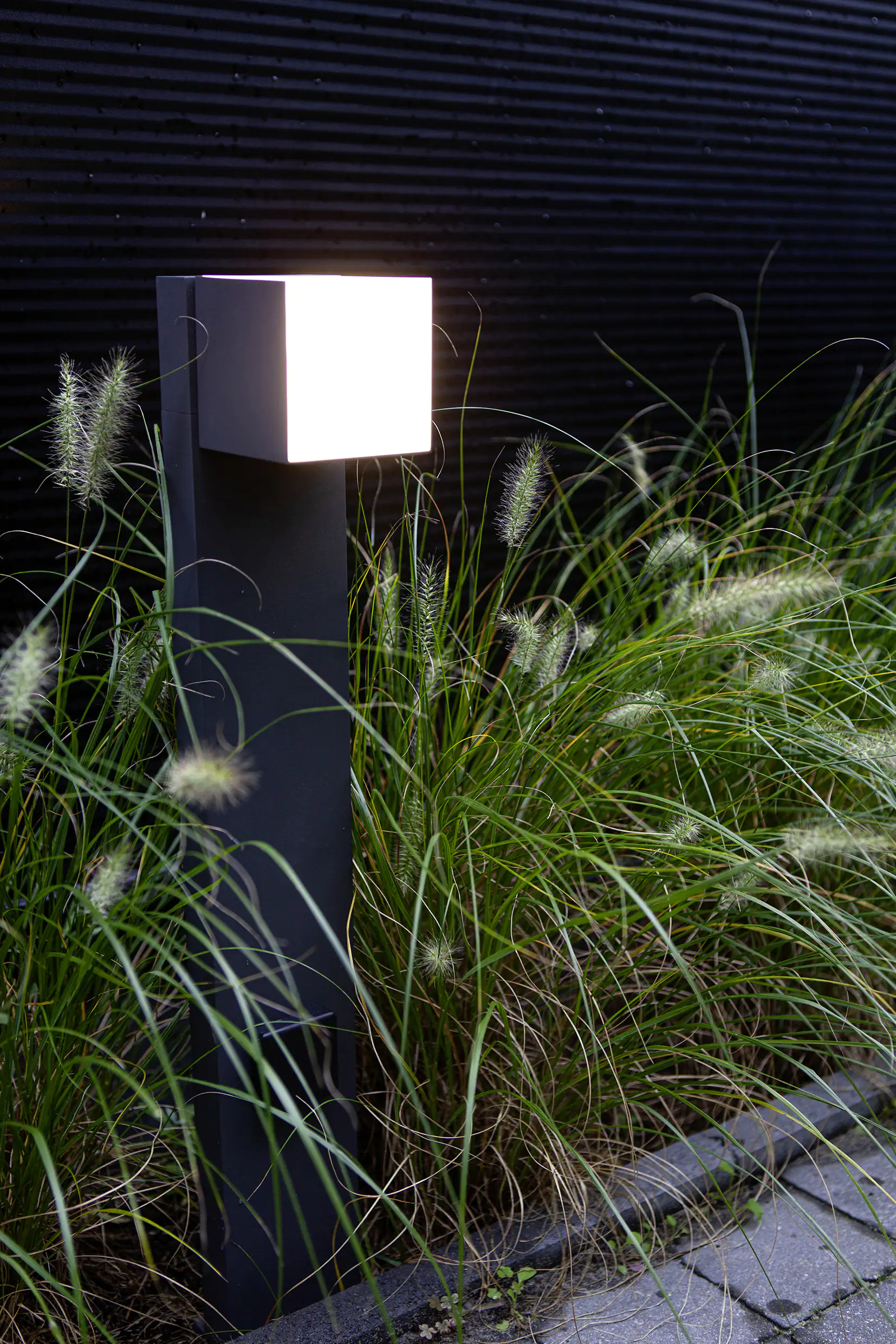 Lutec LED Wegeleuchte Cuba Steckdose anthrazit IP54