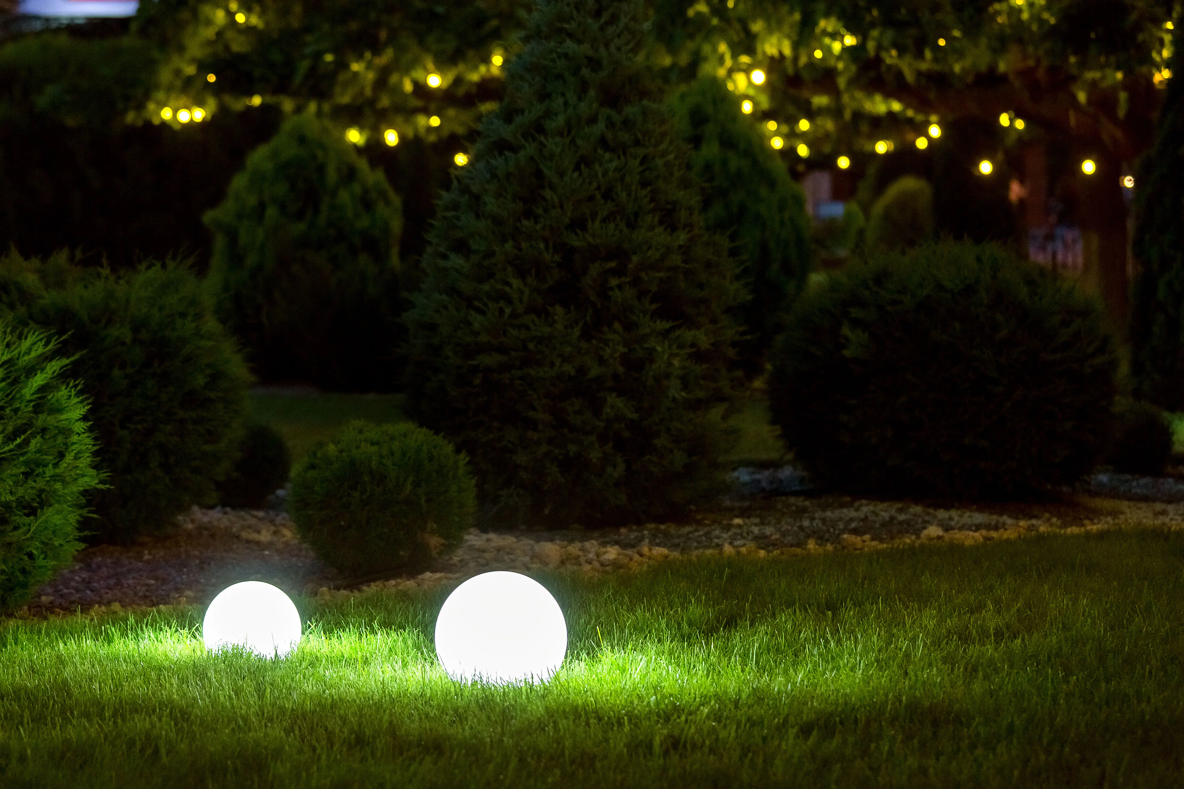 Light & More Kugelerdspieß Ball schwarz-weiß