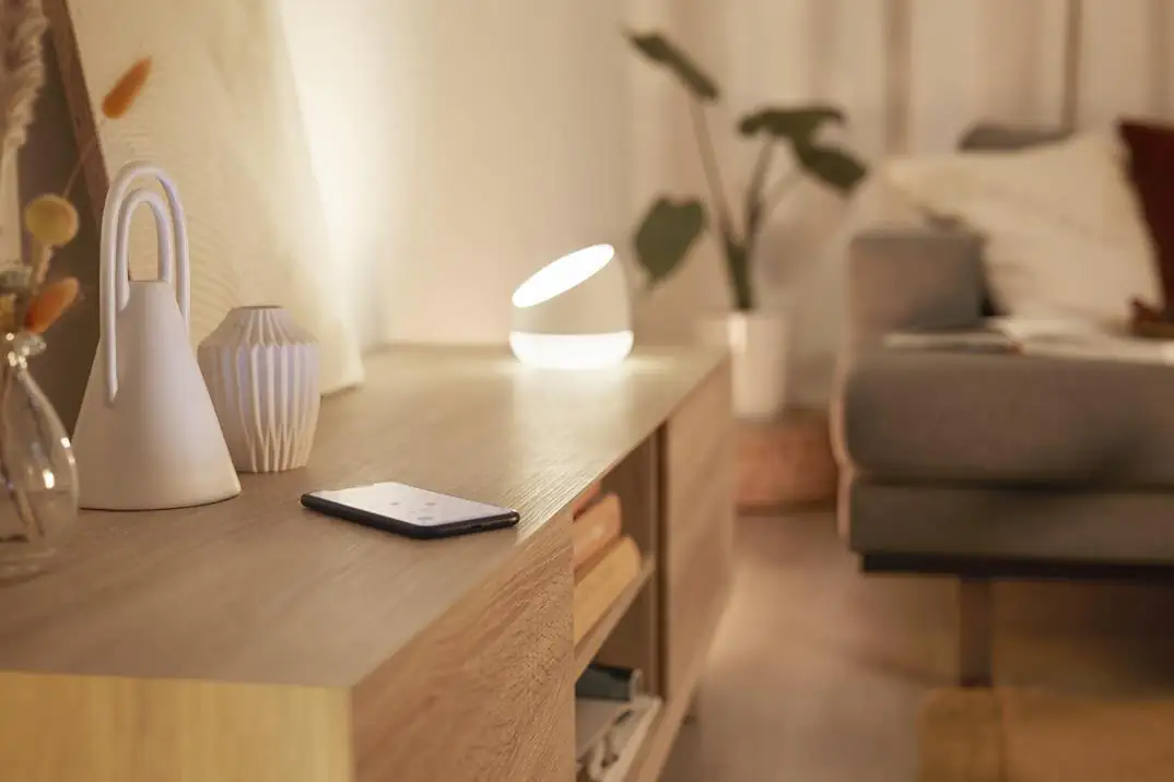 WiZ LED Tischleuchte Squire weiß dimmbar RGBW WiZ Connected