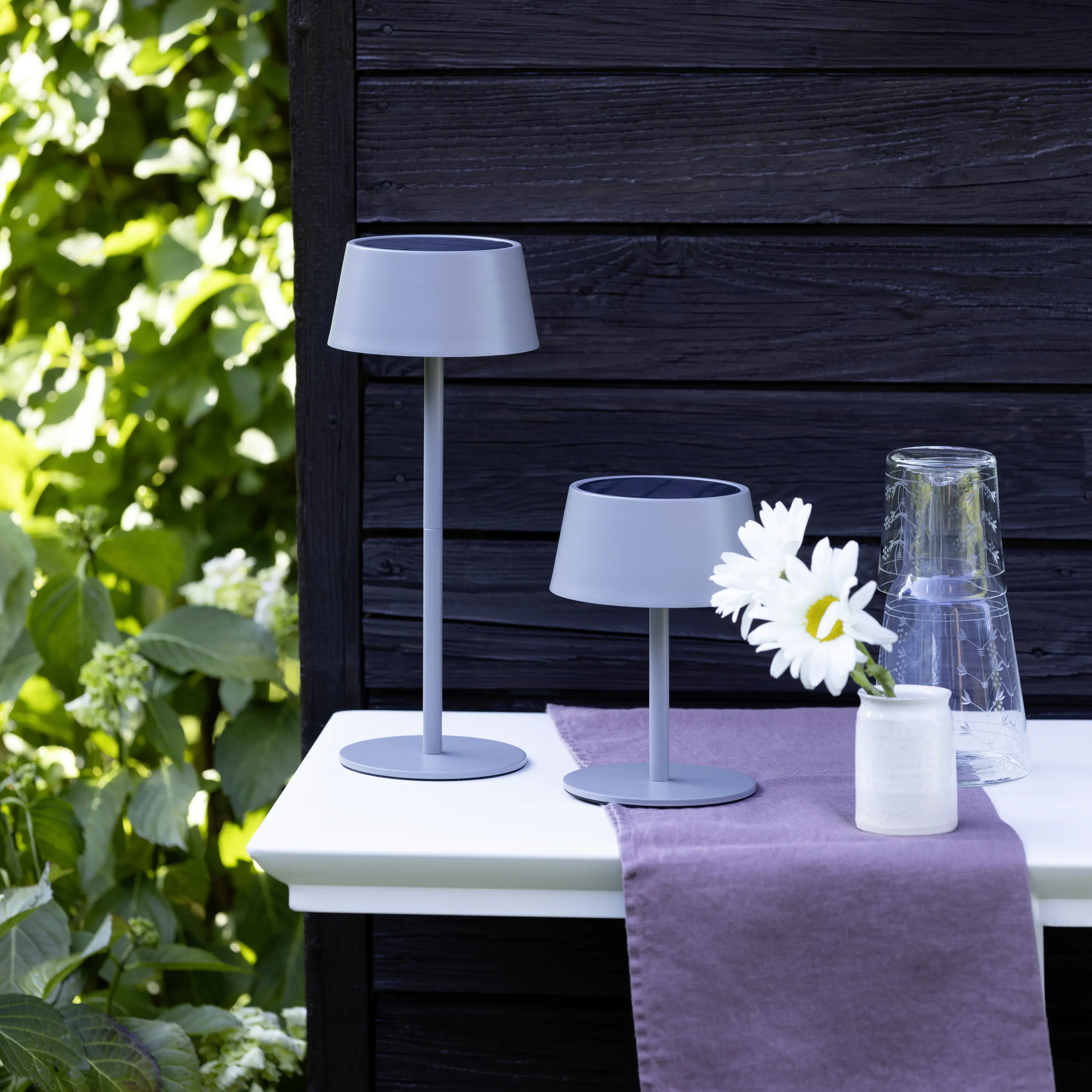 Brilliant Solartischleuchte Picco mit USB-Anschluss 4W grau