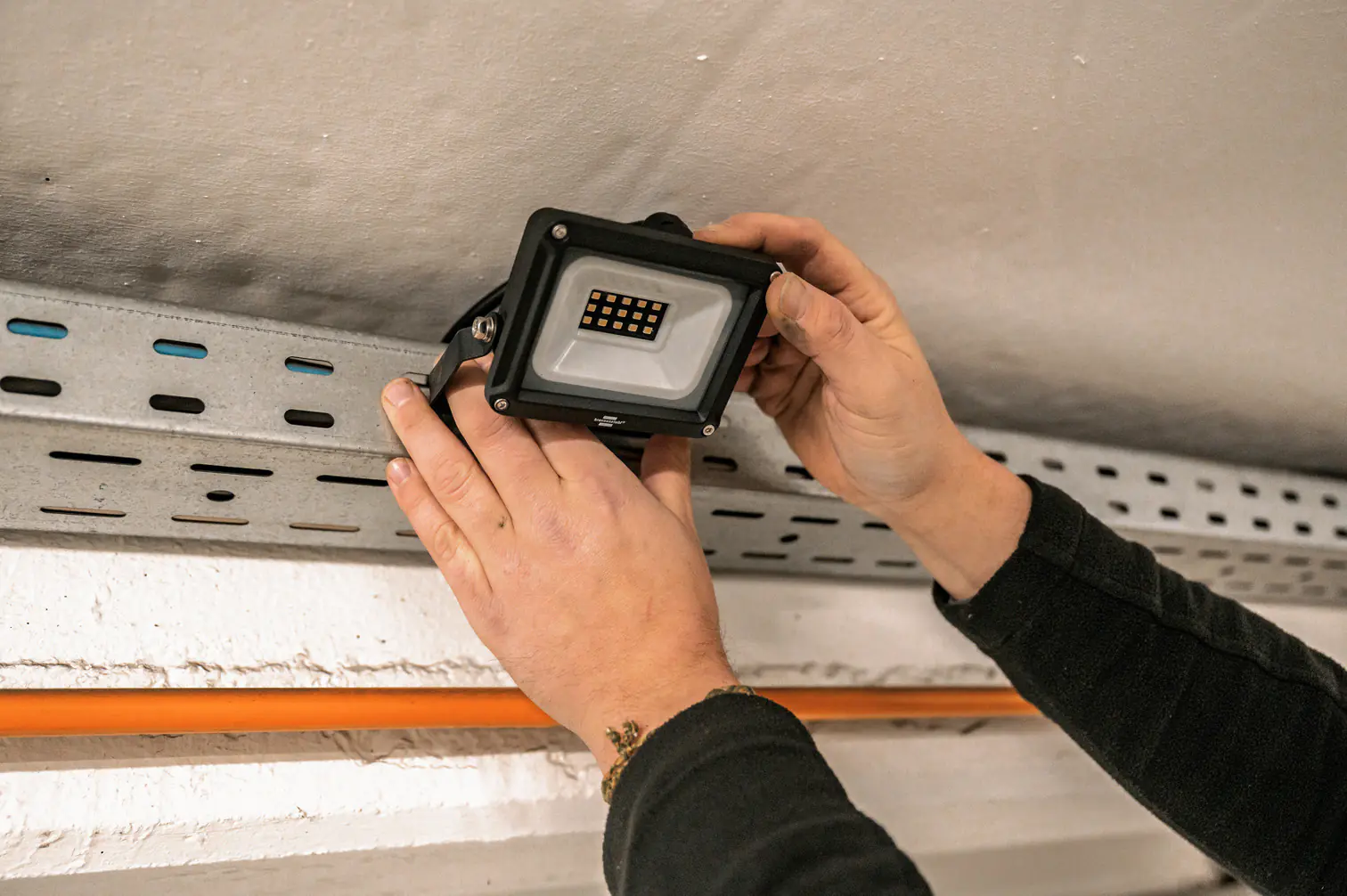 Brennenstuhl LED Strahler Jaro 1060 10W 1150 lm IP44 schwarz 