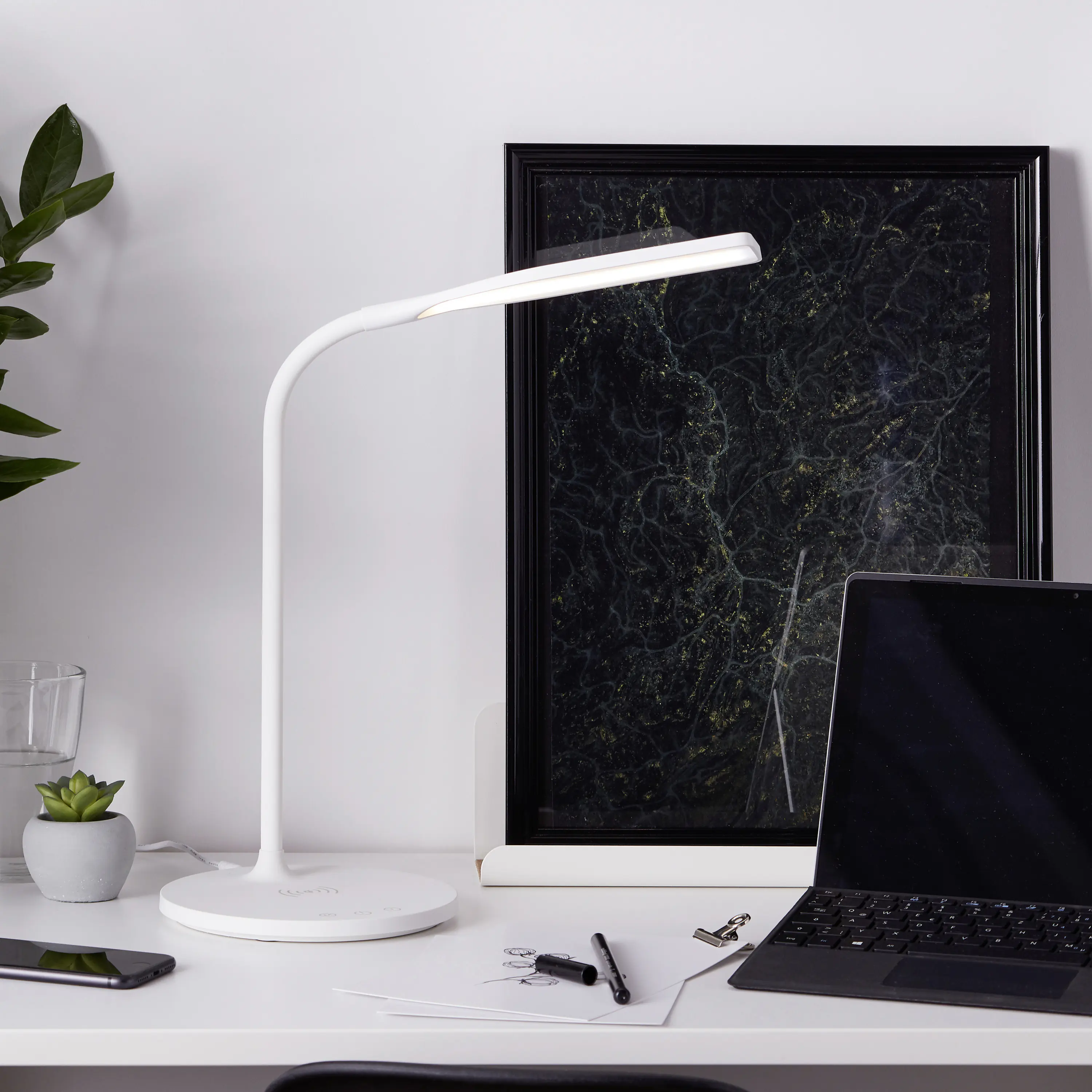 Brilliant LED Tischleuchte Joni weiß 4,5 W dimmbar warmweiß-kaltweiß