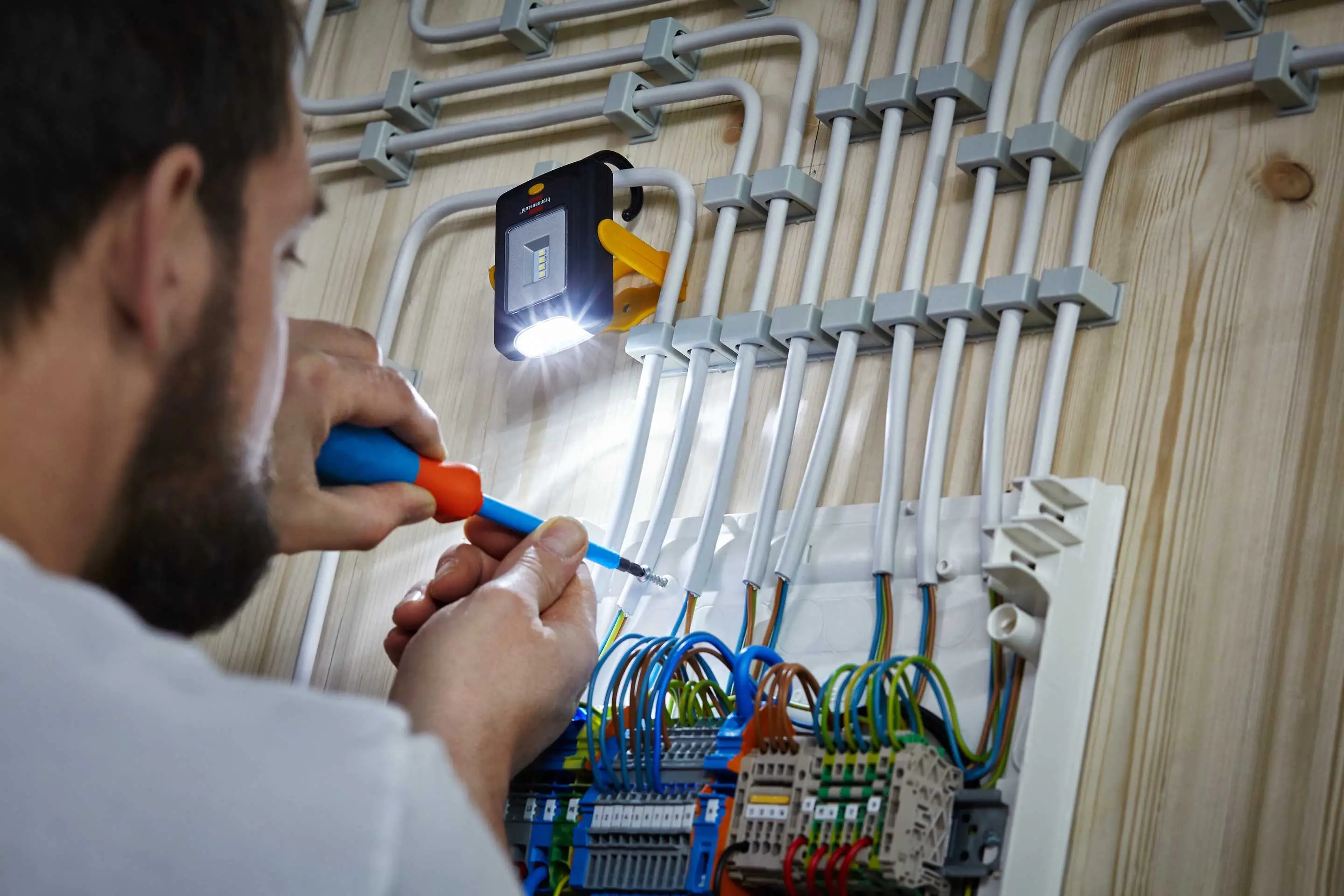 Brennenstuhl Werkstattleuchte 200+20 lm, batteriebetrieben
