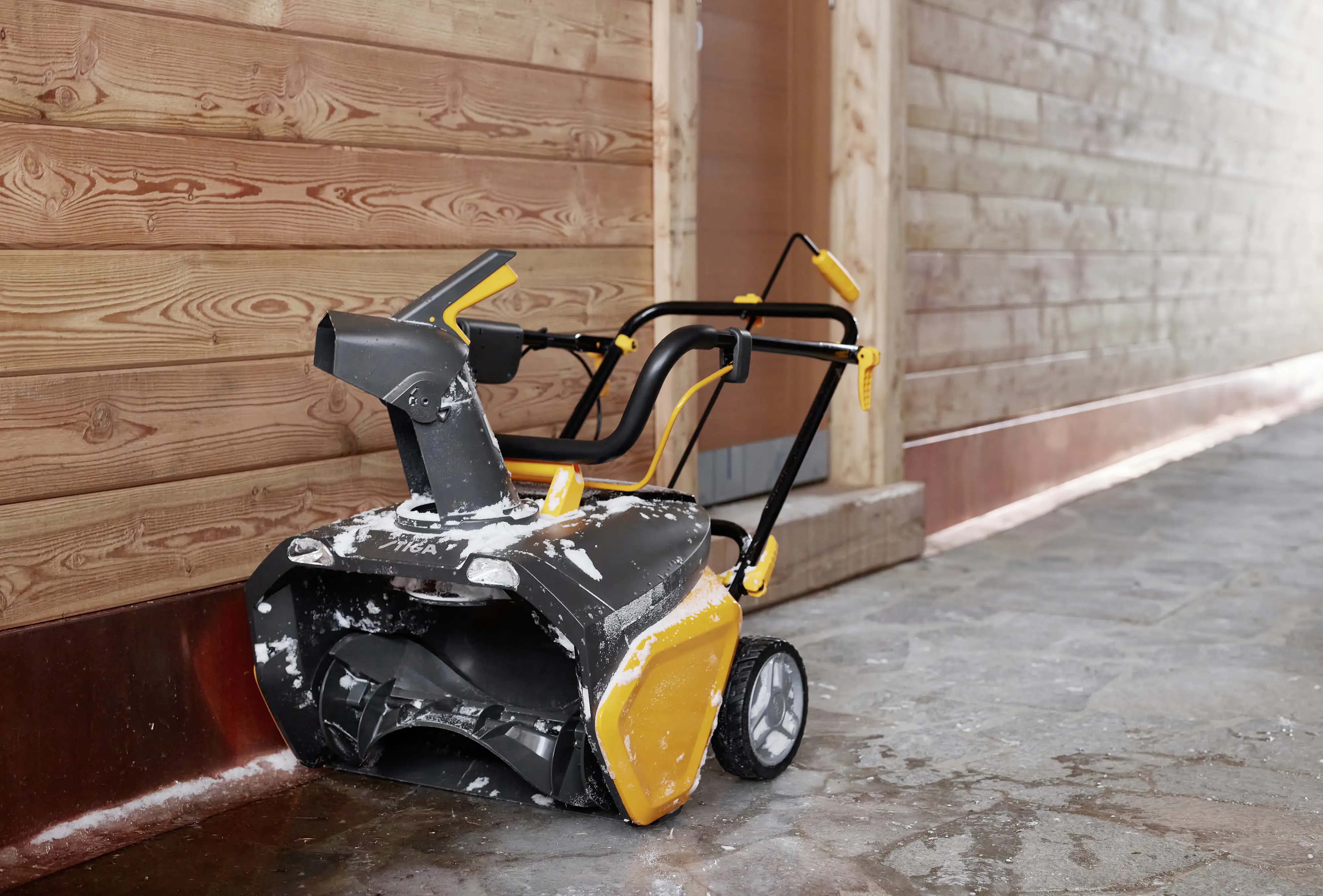 Stiga Akku-Schneefräse ST 700e Kit Arbeitsbreite 50 cm 4 Ah 48 Volt
