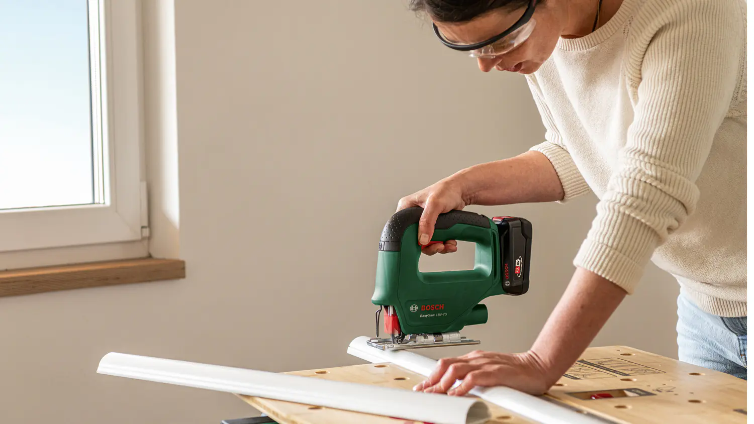 Bosch Akku-Stichsäge EasySaw 18V-70 2-Ah-Akku & Ladegerät