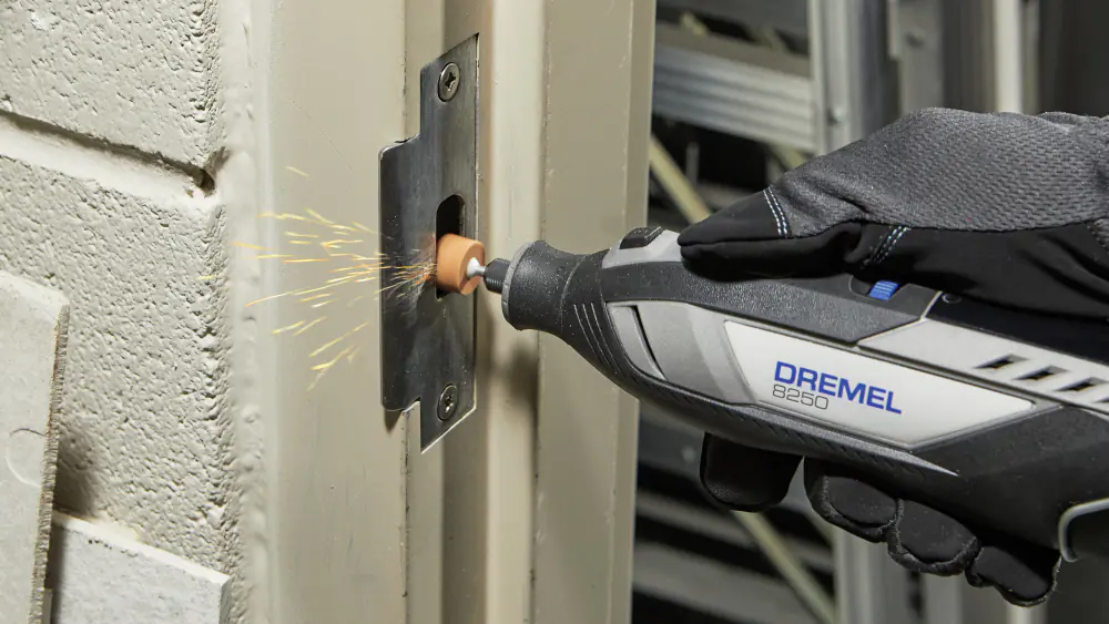 Dremel Akku-Multitool 8250-5 12V 2 Ah mit 5-teiligem Zubehör