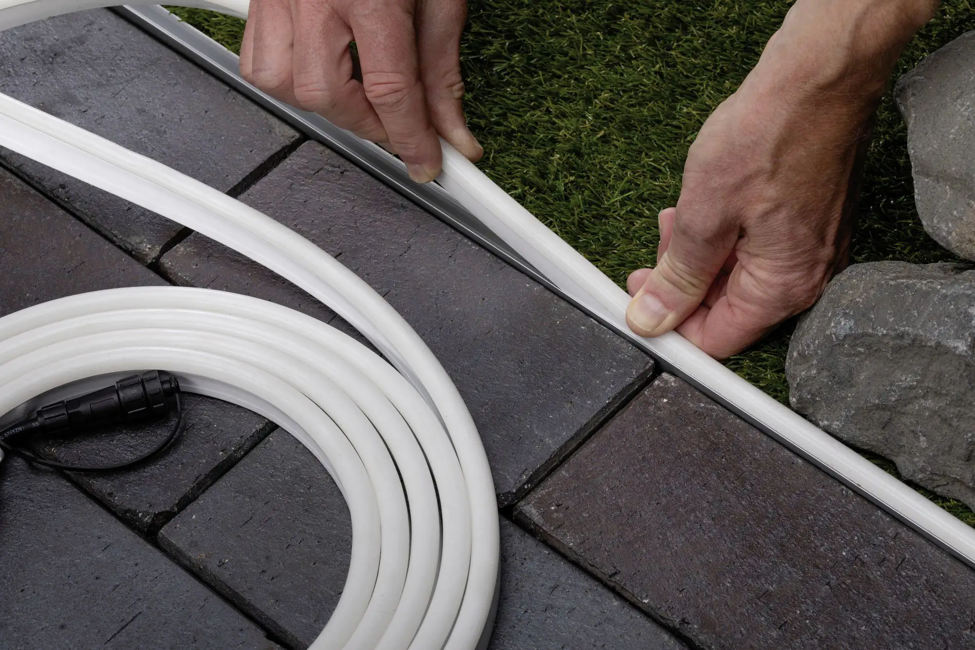 Paulmann Plug & Shine Stripe Smooth Outdoor 10 m schwarz dimmbar