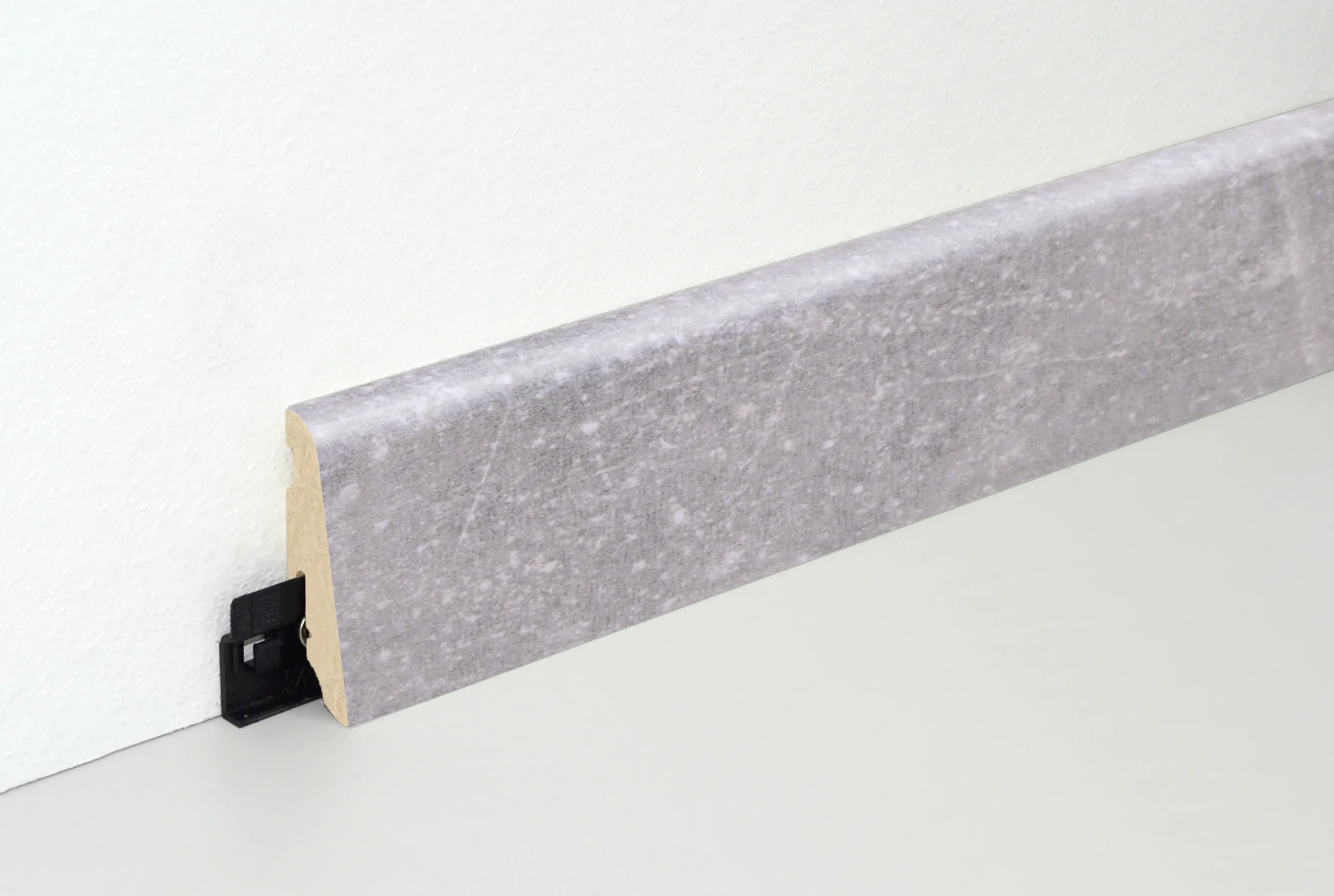 Neuhofer Fußleiste 240 cm 58 x 19 mm Sichtestrich hell