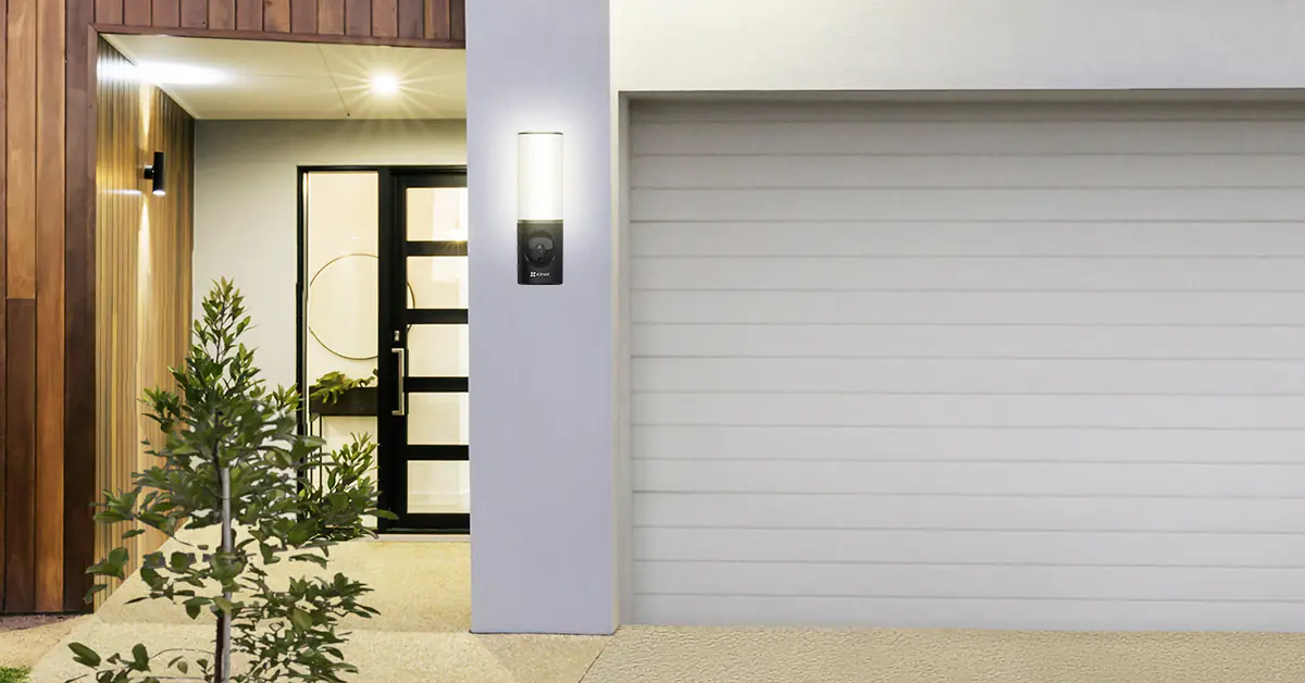 Ezviz Wlan Outdoor Kameraleuchte LC3 mit Gegensprechfunktion