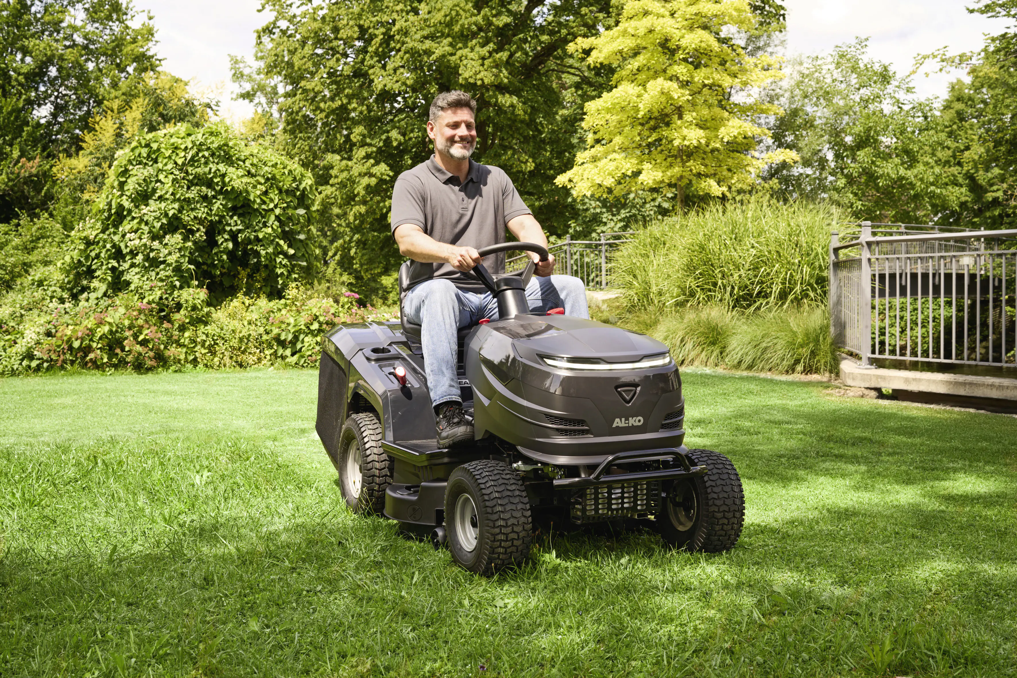 AL-KO Benzin-Rasentraktor Comfort 14-86.6 HD-A 8,8 kW 86 cm Schnittbreite Heckauswurf