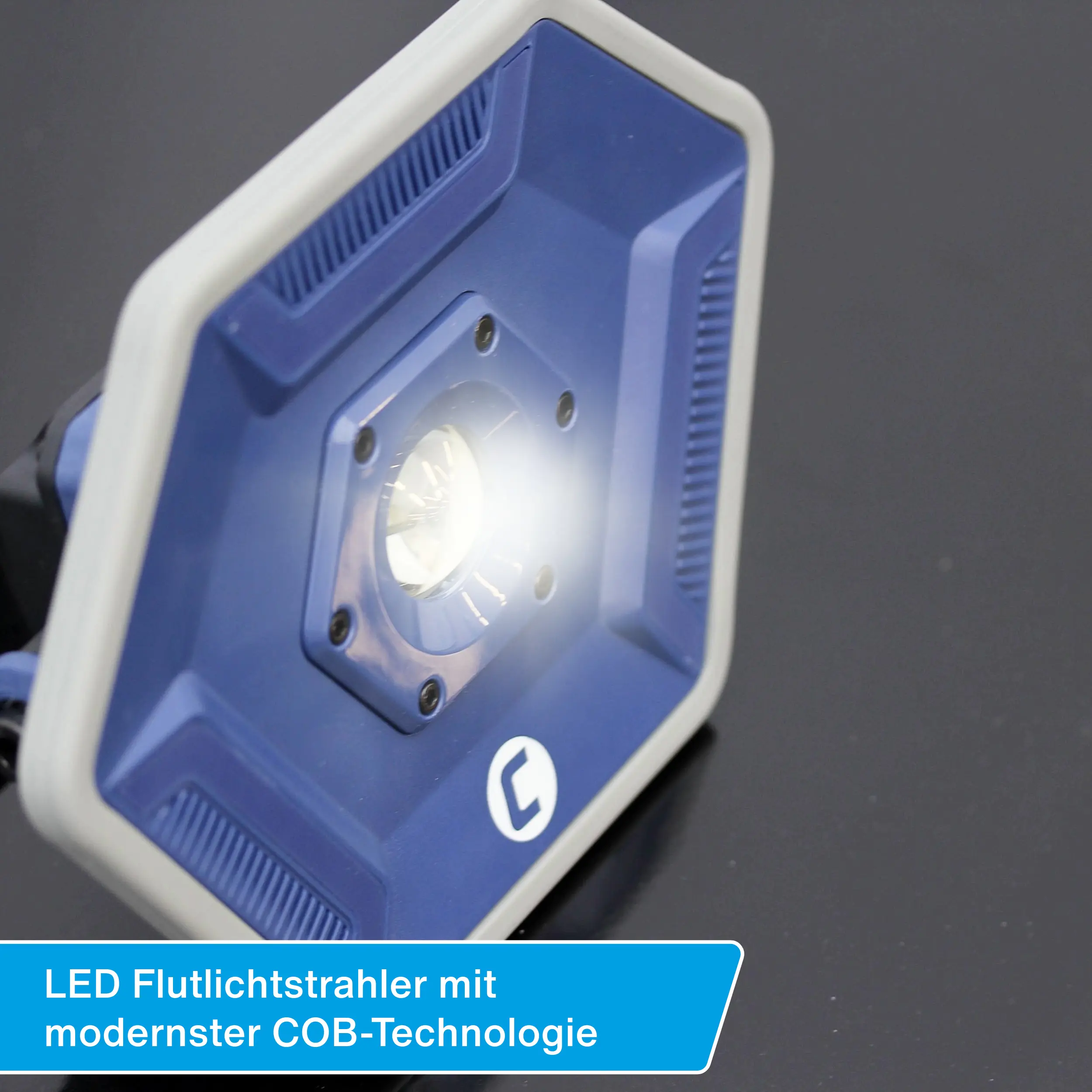 Cartrend LED-Flutlichtstrahler mit neigbaren Magnetfuß 3000 Lumen