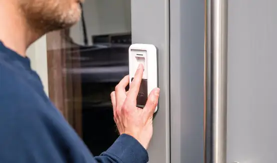 Abus Bluetooth-Fingerscanner HomeTec Pro CFS3100S zur Türentriegelung