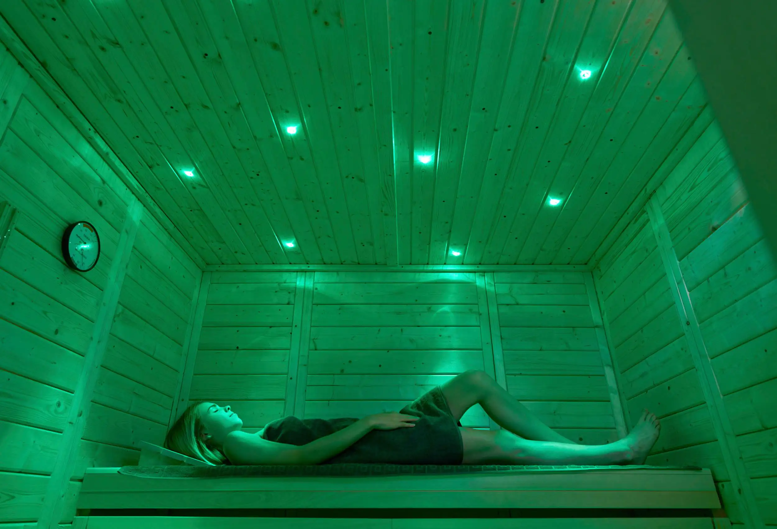 Weka Massivholz Elementsauna Kemi Panorama 1 mit Glastür 2 Fenstern BioS Saunaofen