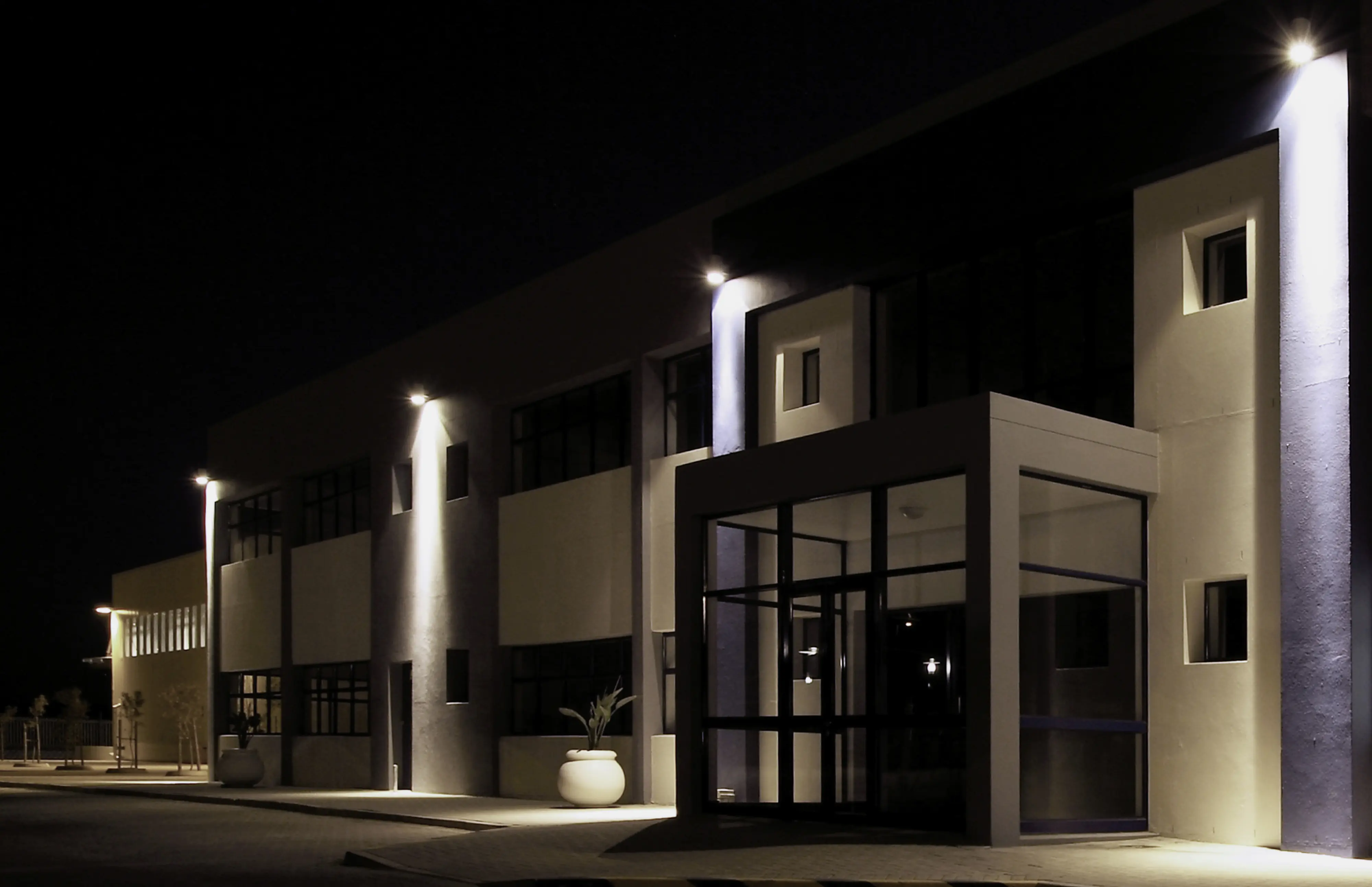 Philips LED Außenstrahler Projectline schwarz 20 W 1800 lm mit Bewegungsmelder