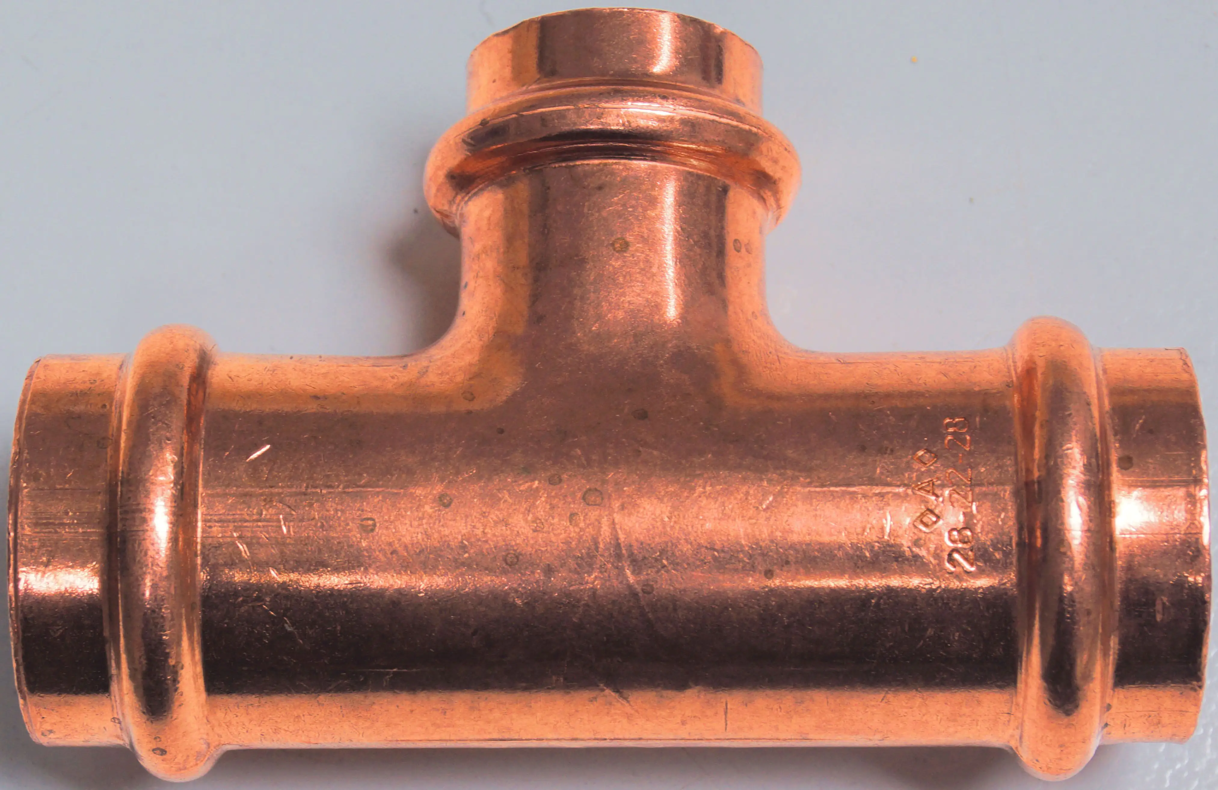 Cornat Press-T-Stück Kupfer, ø 28 mm - ø 22 mm