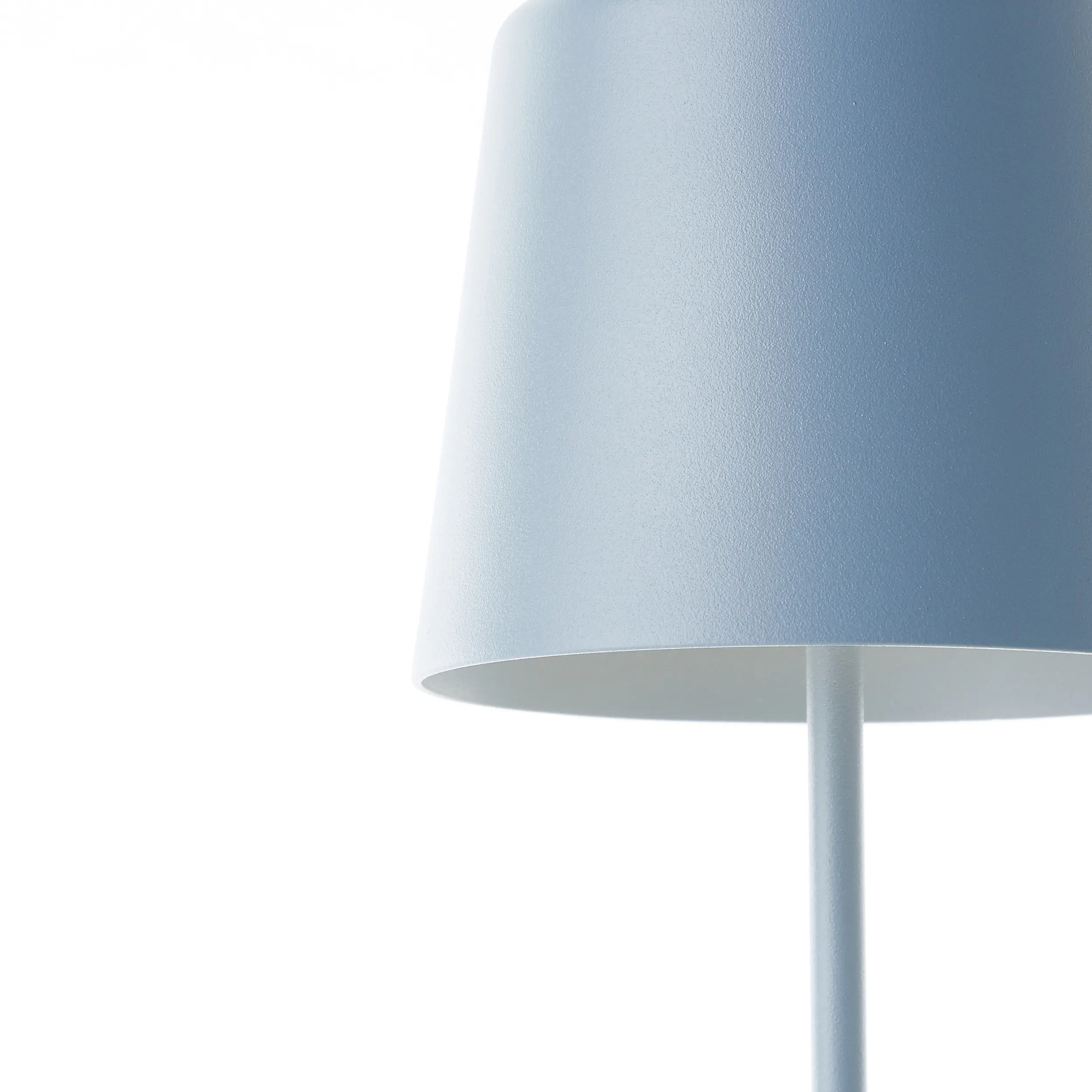 Brilliant LED Akku-Tischlampe Kaami 37 cm dimmbar USB-Kabel blau warmweiß