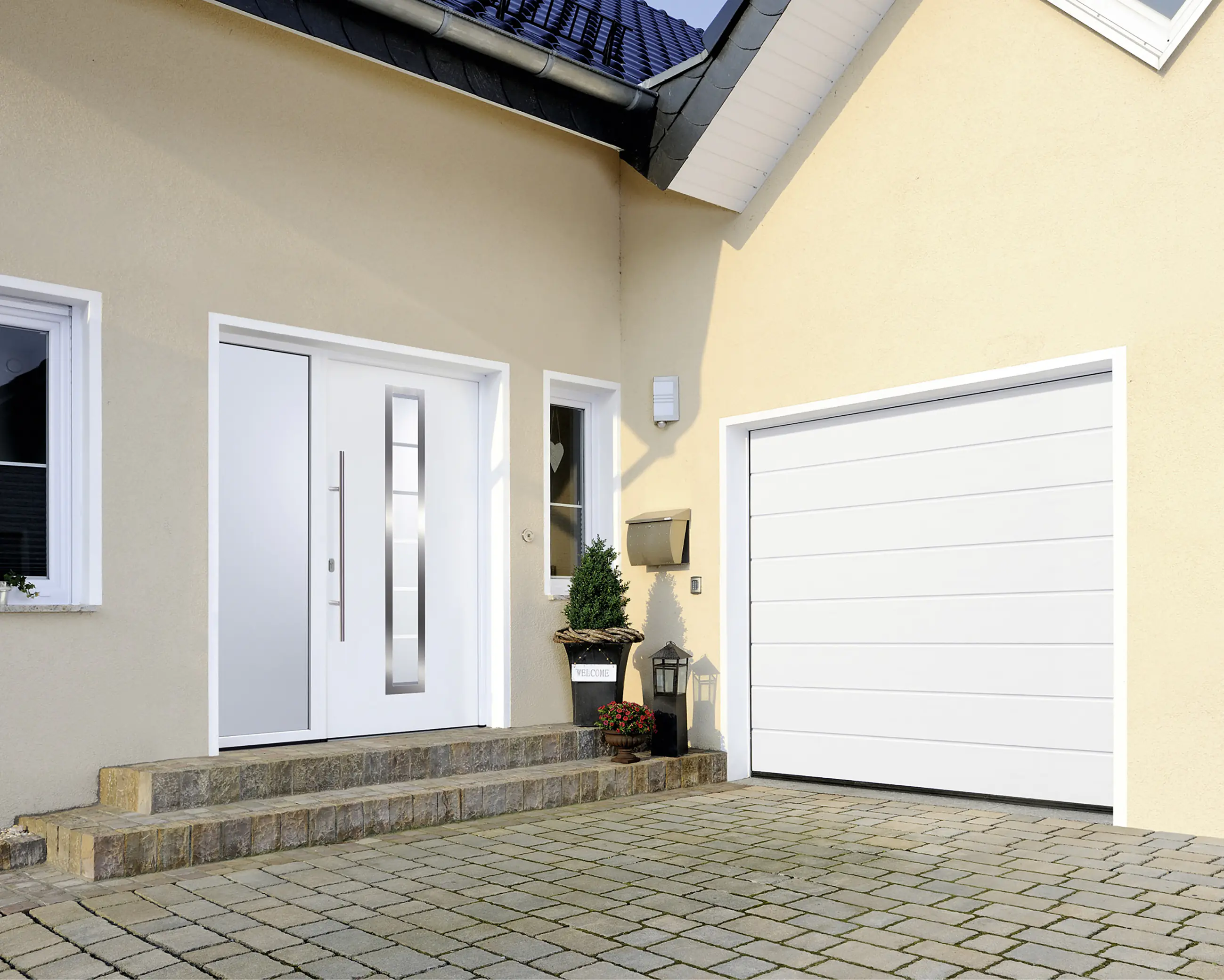 EcoStarMatic Garagen-Sektionaltor 237,5 x 200 cm verkehrsweiß Inkl. Torantrieb Liftronic 700
