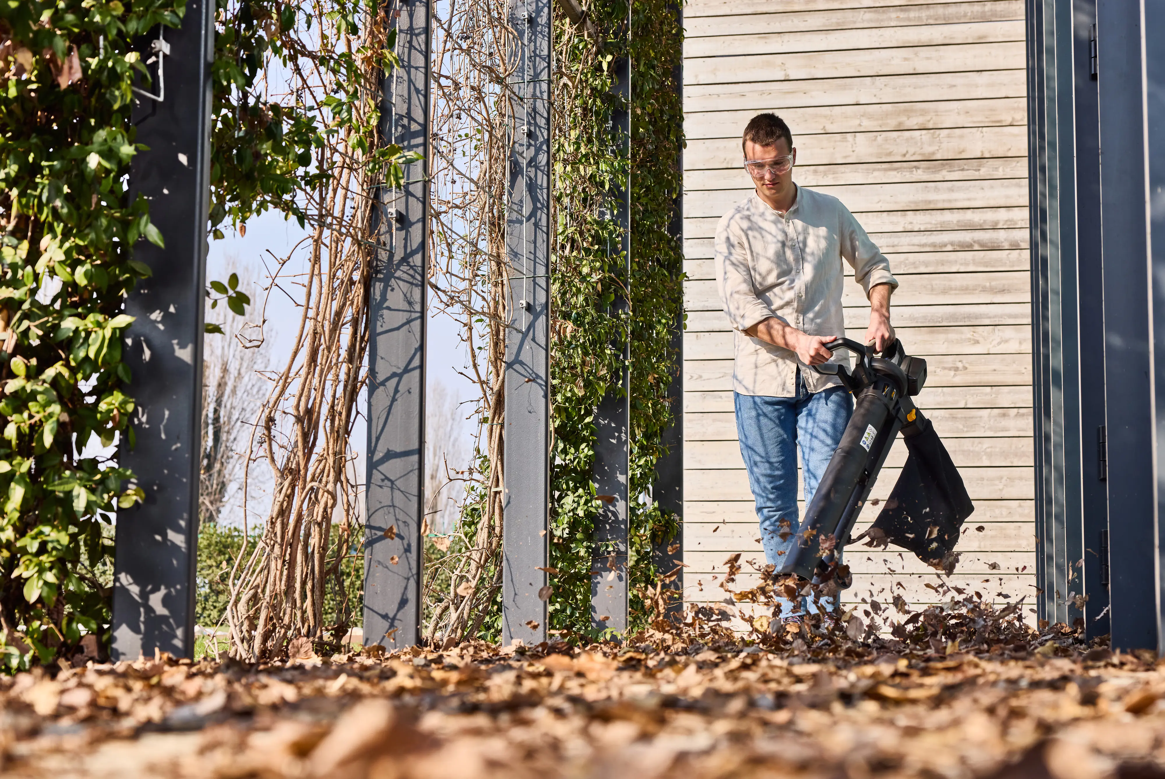 Alpina Akku-Laubsauger und Bläser AV 20 Li inkl. Akku und Doppel-Ladegerät
