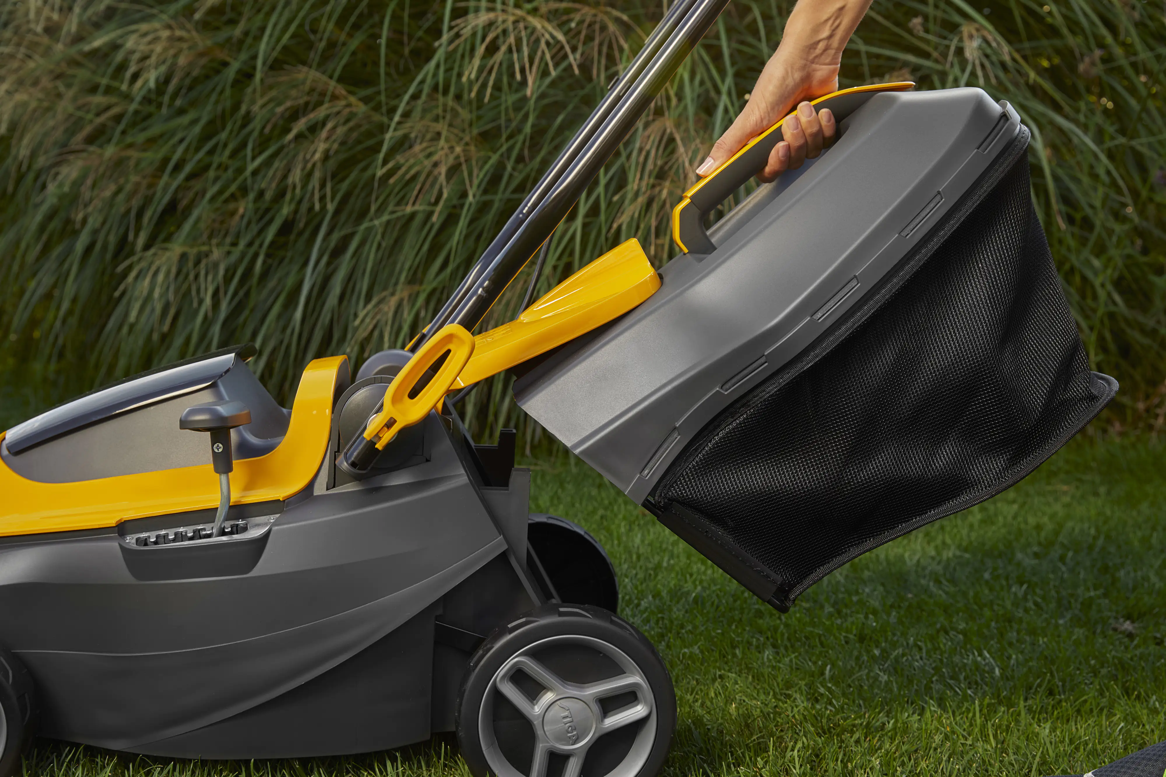 Stiga Akku Rasenmäher Collector 136e 20 V, 34 cm Schnittbreite
