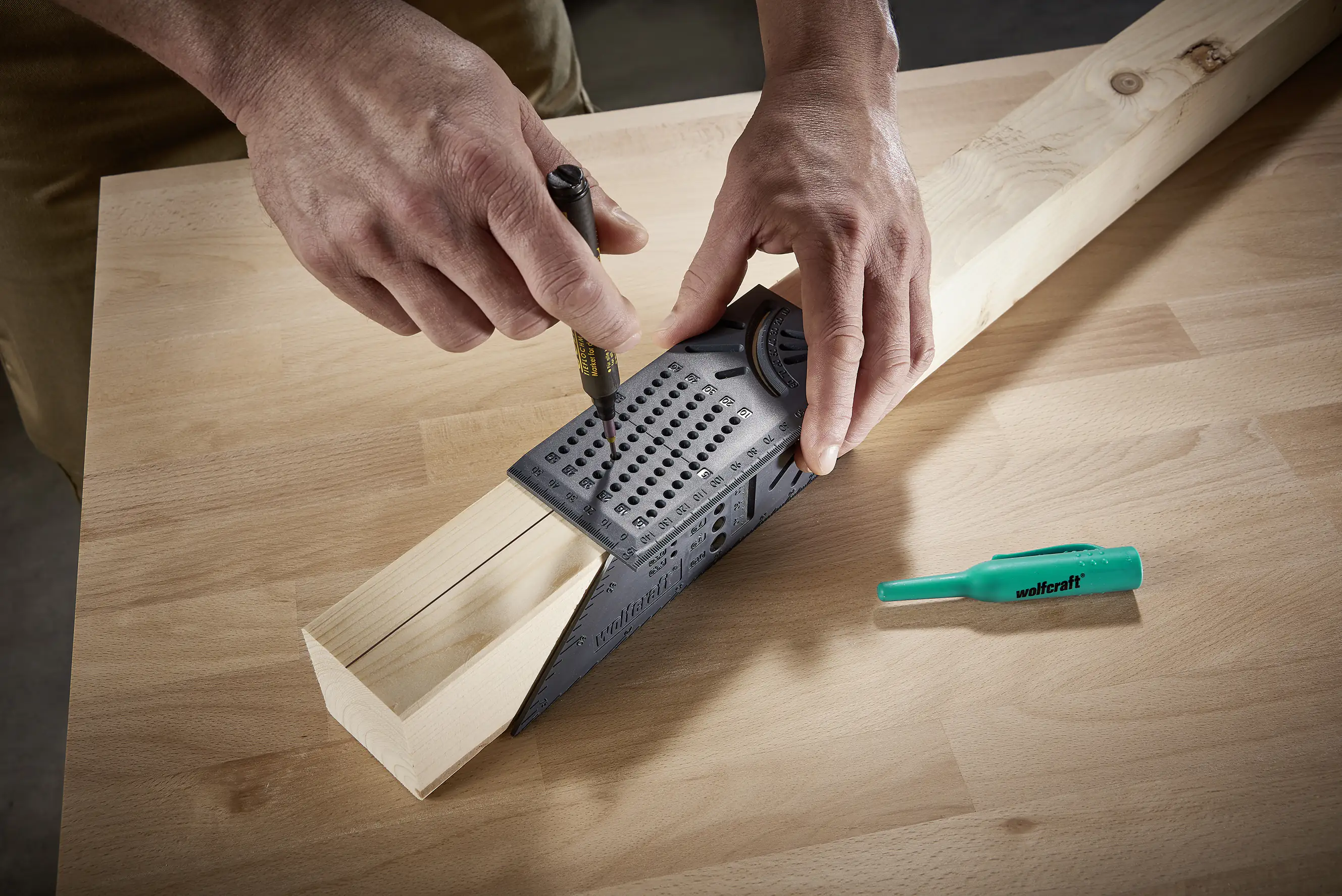Wolfcraft 3D-Gehrungswinkel 45° und 90° als Streichmaß für paralle Linien