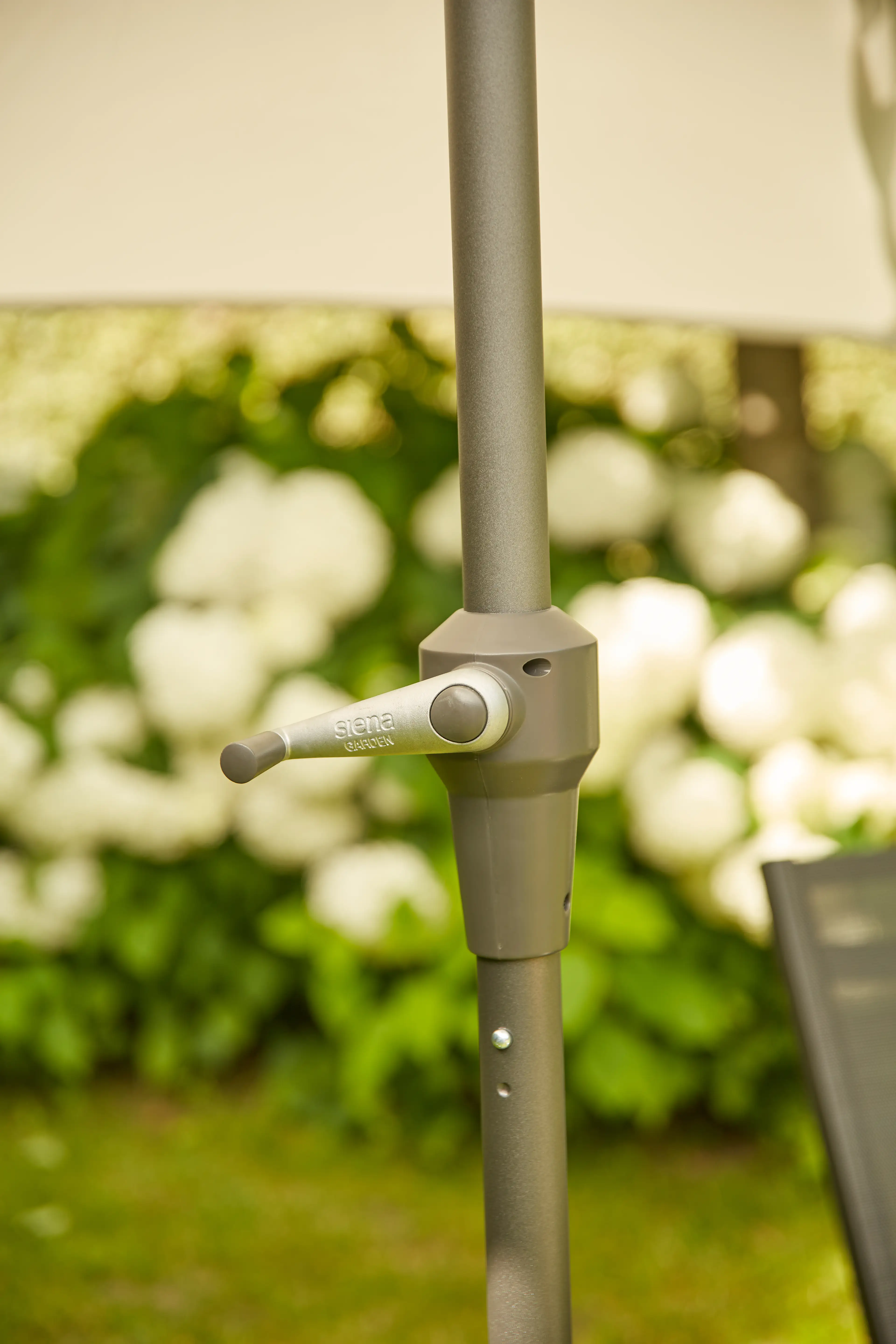 Siena Garden Mittelstockschirm Avio grau Ø 250 cm