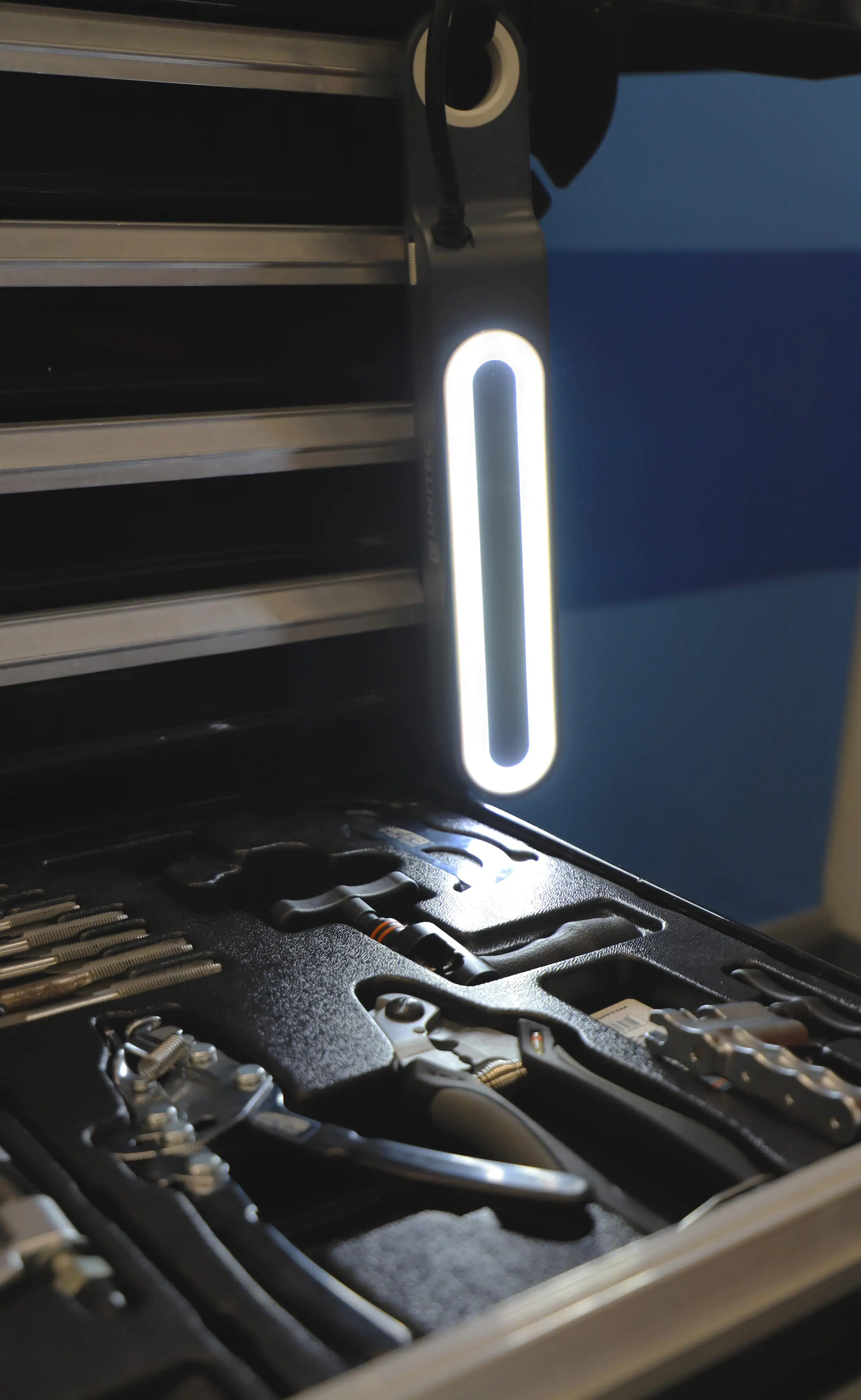 LED Steckdosenleiste mit Arbeitsleuchte mit 4 Schutzkontaktsteckdosen, anthrazit