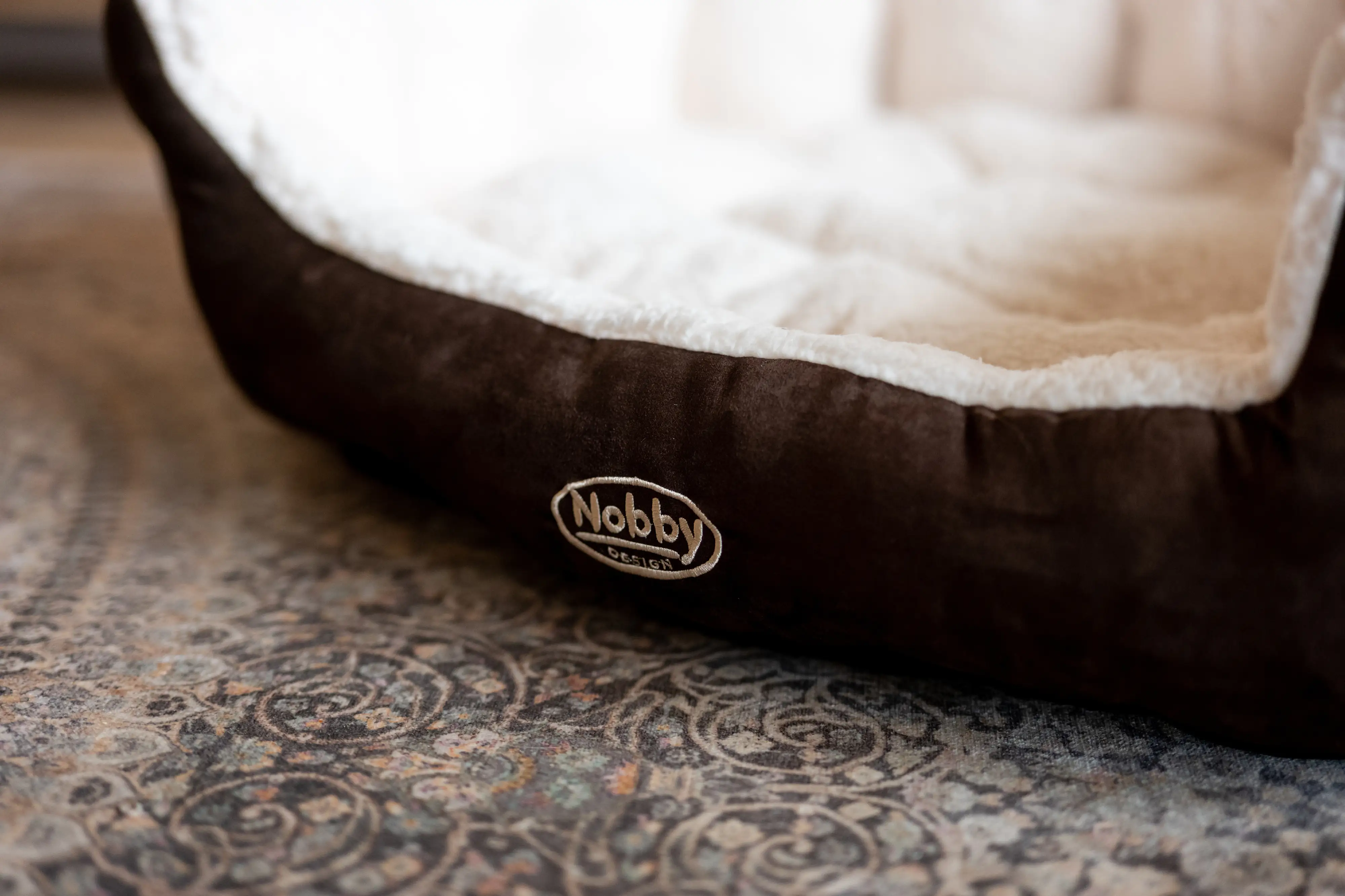 Nobby Komfortbett Taika oval braun/wollweiß