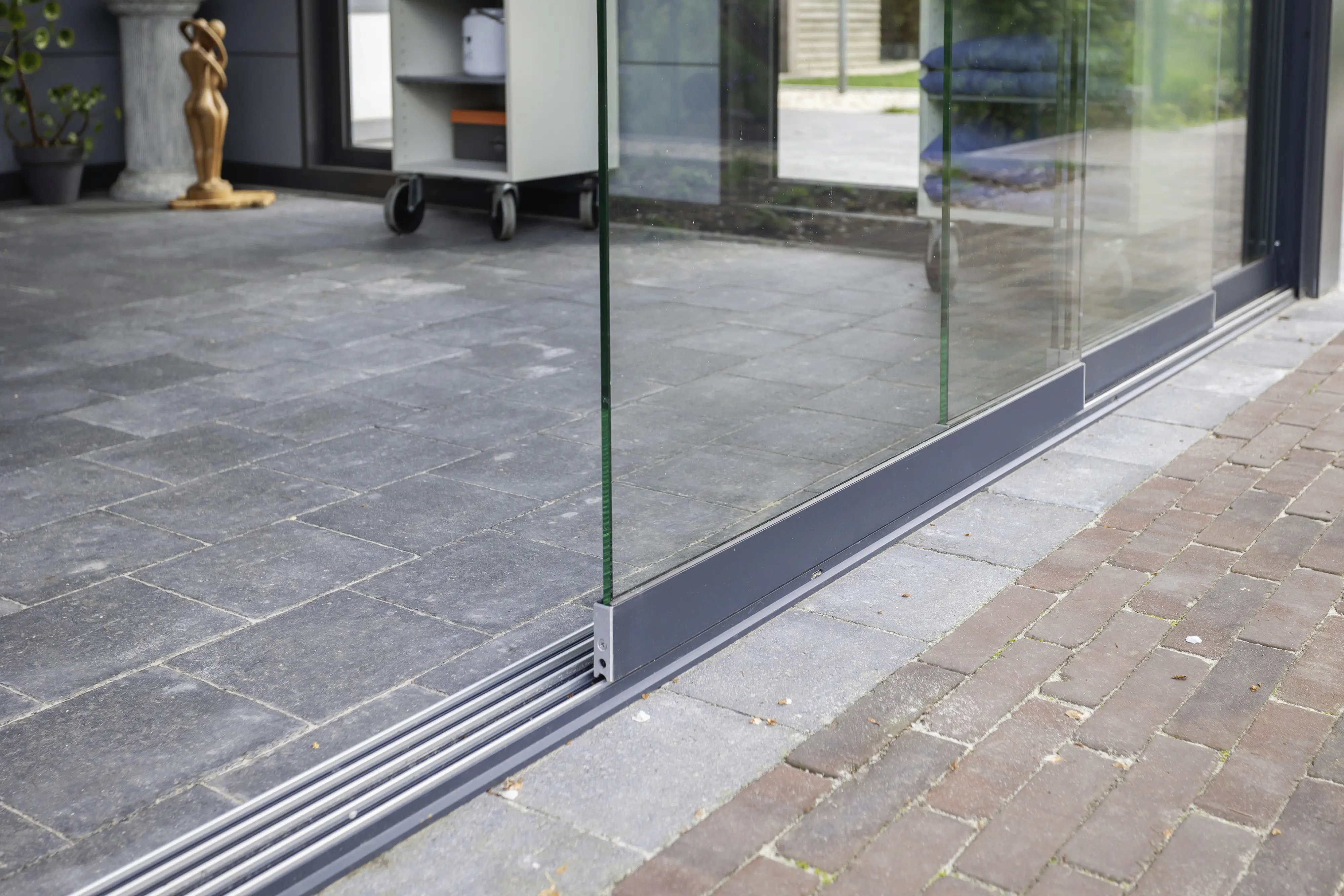 Telluria Glasschiebewand für Lounge Small schwarz