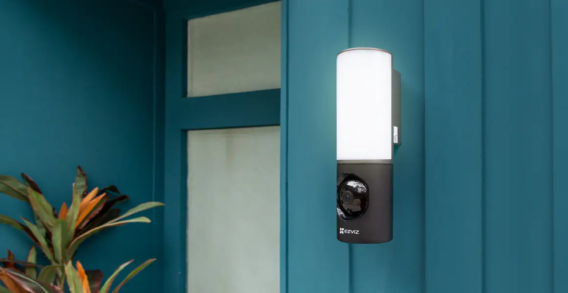 Ezviz Wlan Outdoor Kameraleuchte LC3 mit Gegensprechfunktion