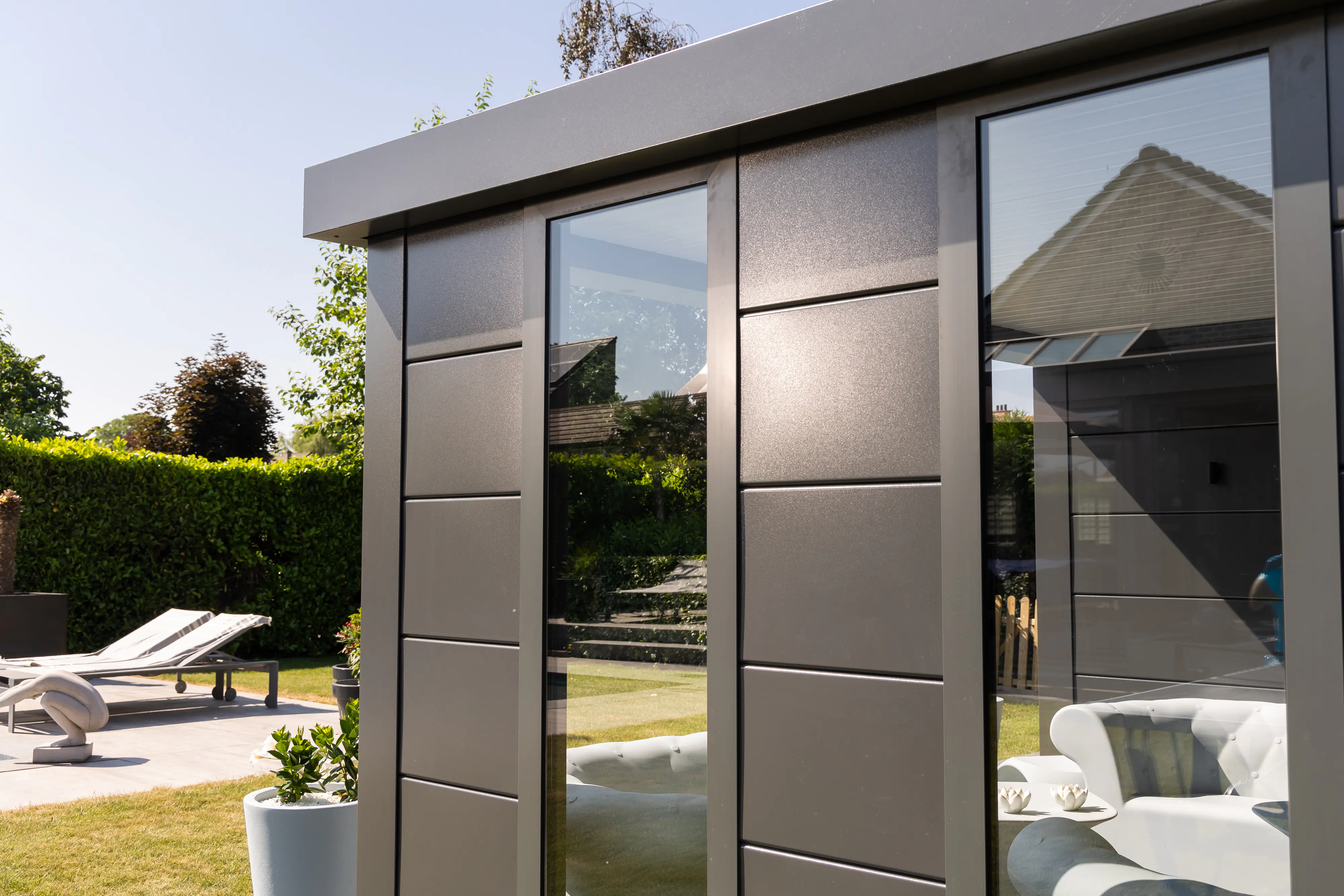 Telluria Gerätehaus Classico Lounge XL mit Fenstern 3030 rechts granitgrau 762 x 298 cm