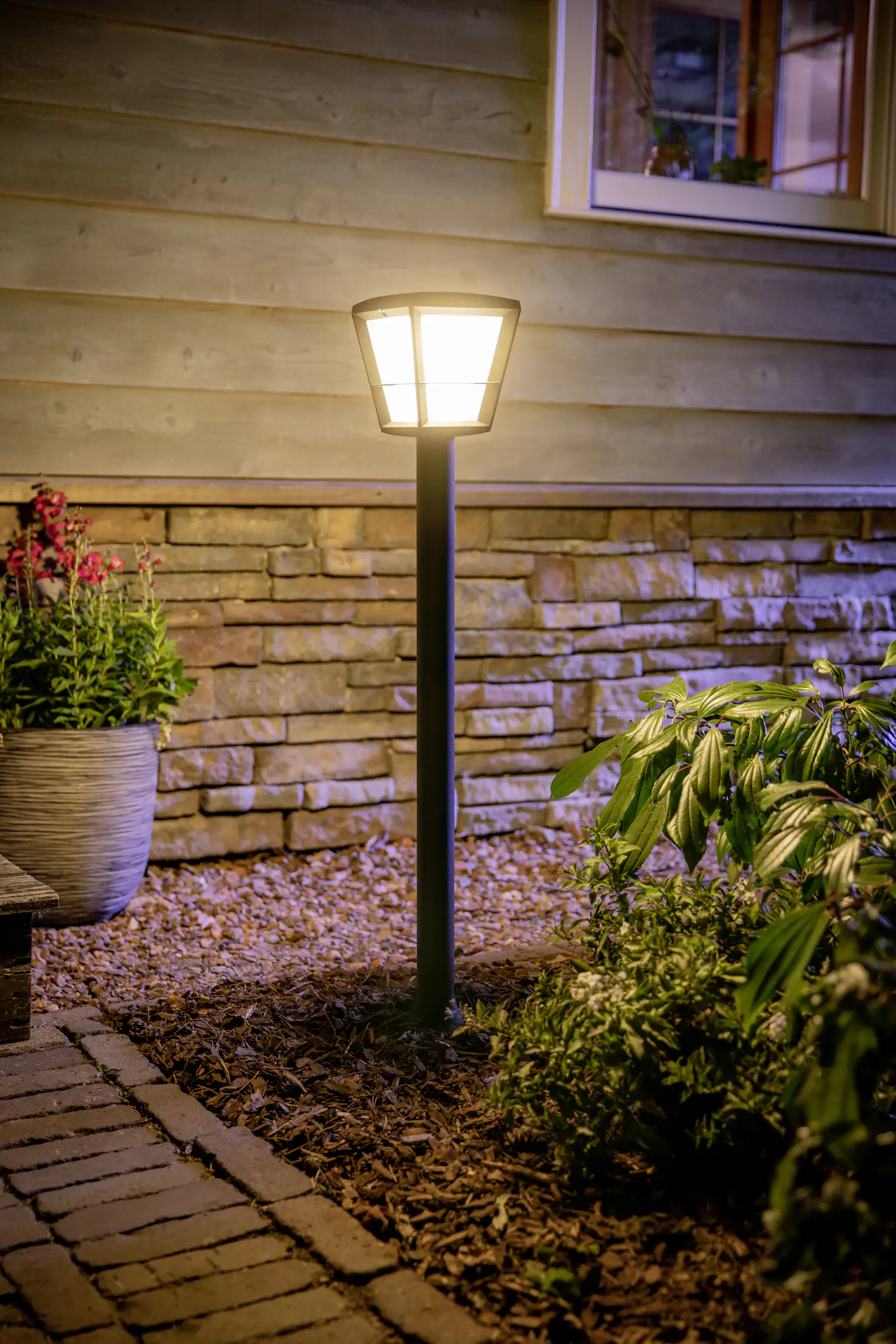 Philips Hue LED Wegeleuchte White & Color Ambiance Econic schwarz 100 cm