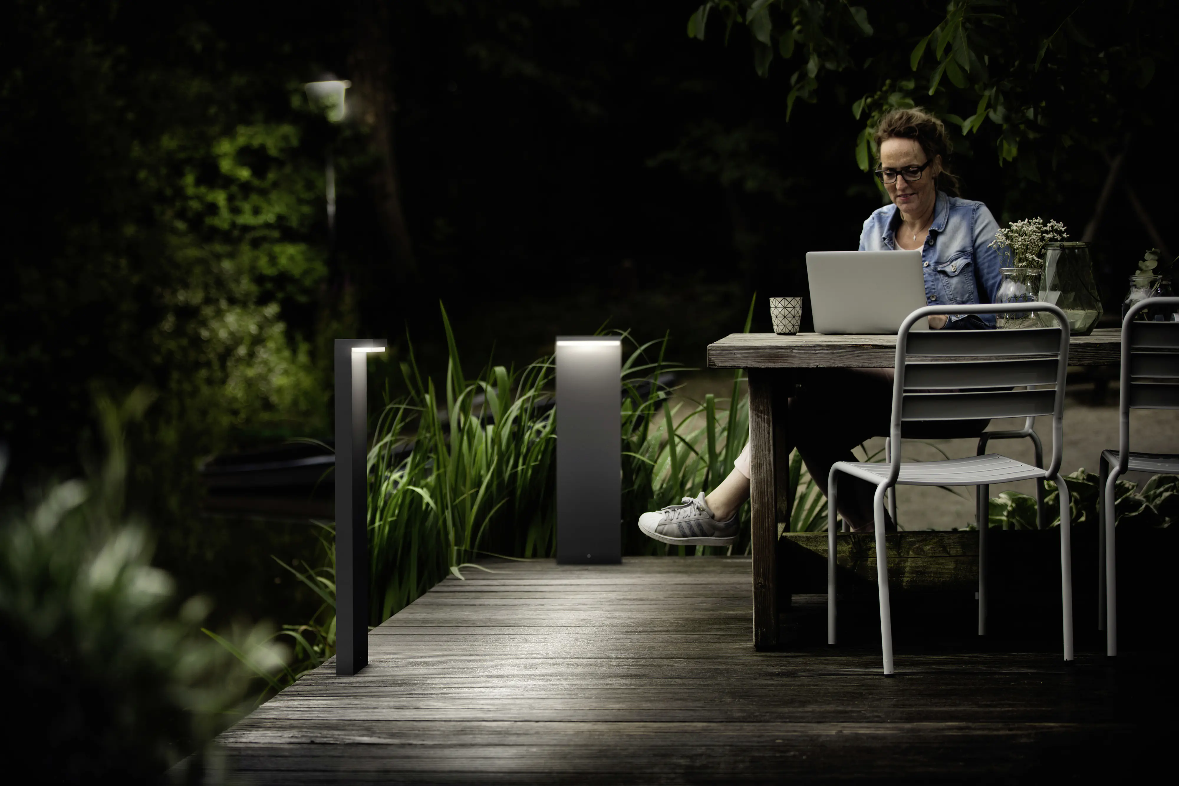 Philips LED Wegeleuchte Bustan anthrazit warmweiß