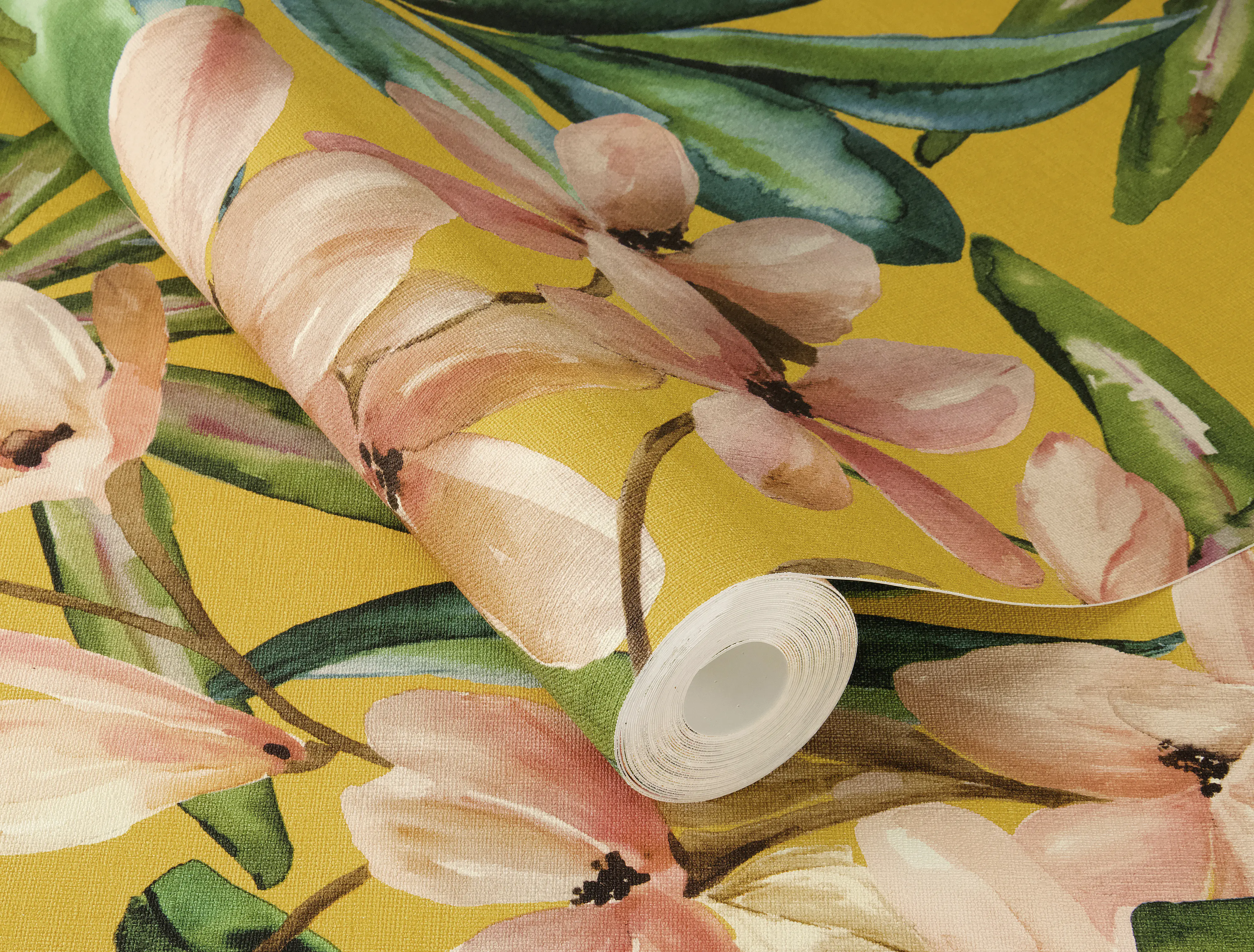 Tesa x Rasch selbstklebende Vliestapete Magnolia Blüten currygelb rosa 6 x 0,53 m