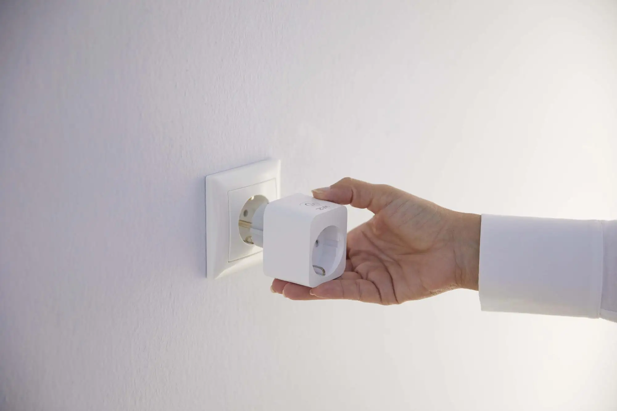 WiZ Steckdose Smart Plug weiß WiZ Connected