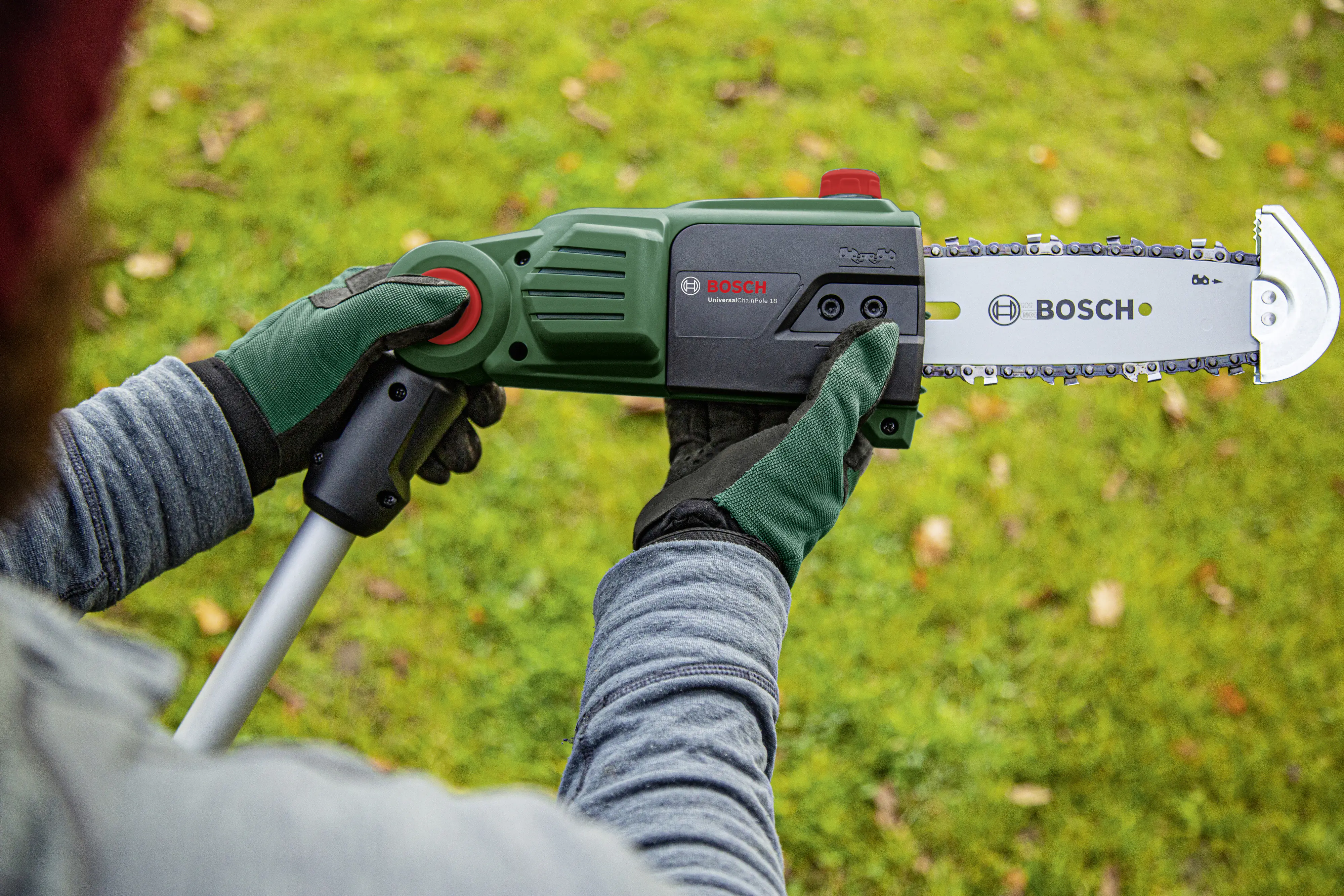 Bosch Akku-Teleskop-Hochentaster UniversalChainPole 18 Solo inkl. Kettensägenöl & Sägekette