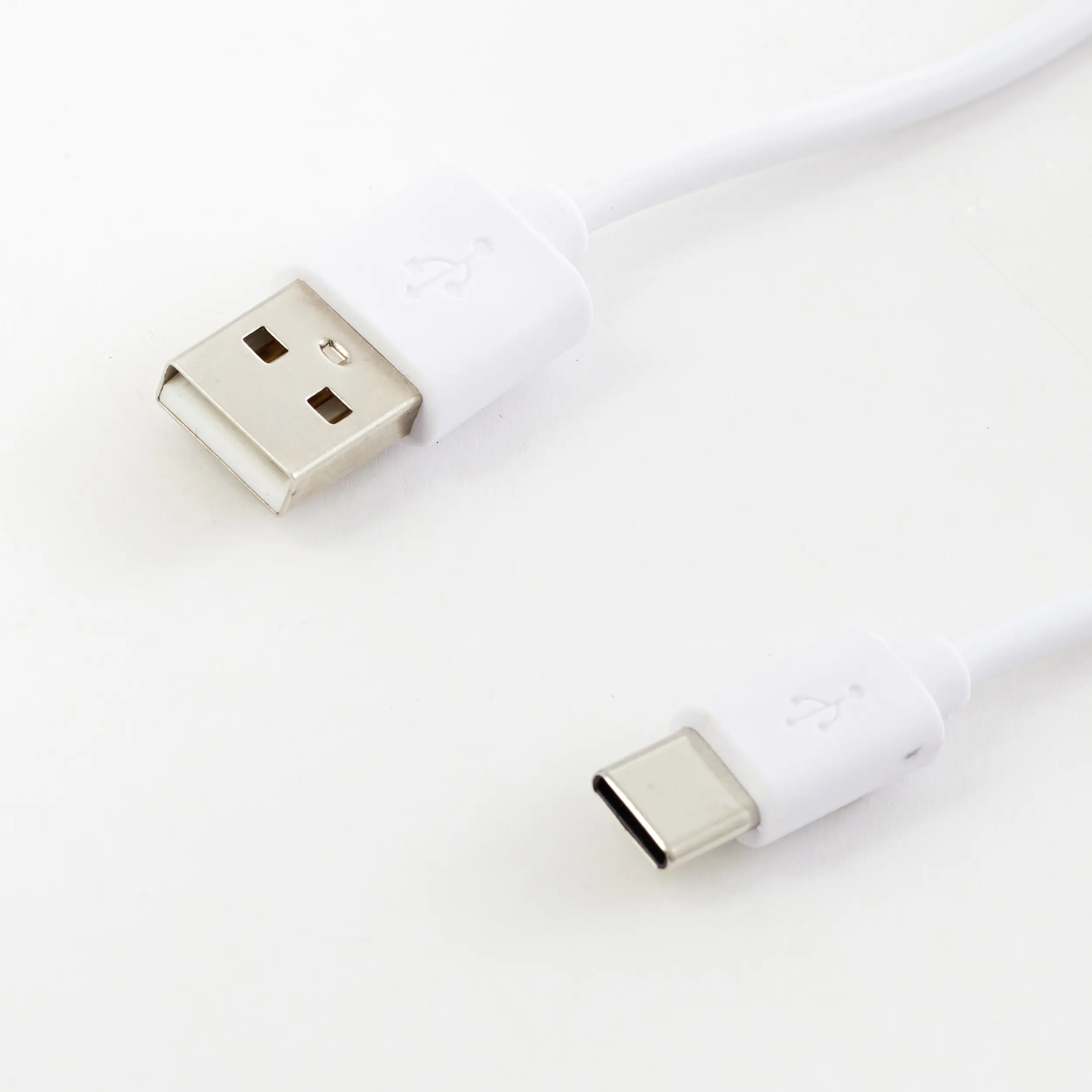 Brilliant Iseo LED Außenleuchte 4 W mit Bewegungsmelder und USB-Anschluss weiß