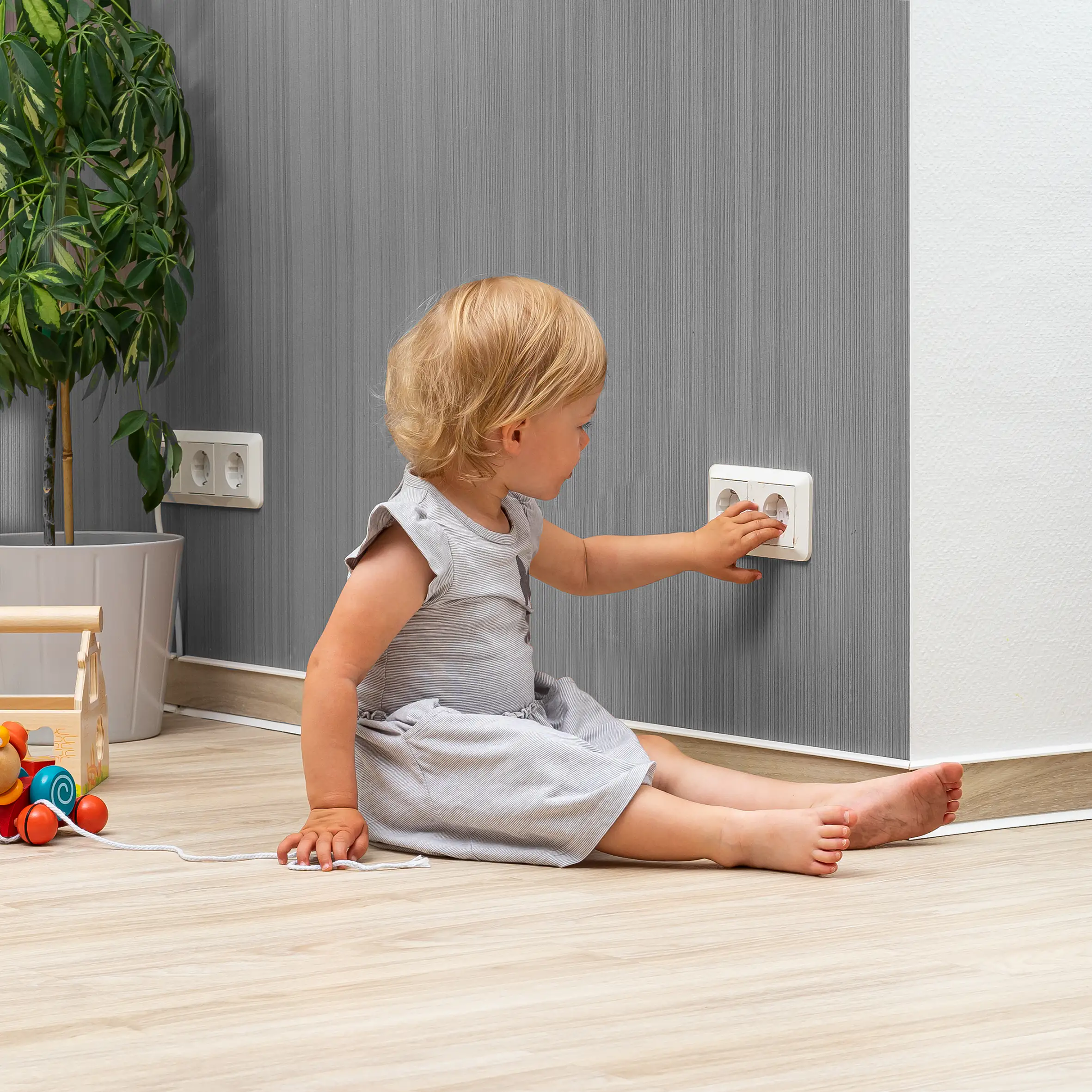 Reer Steckdosensicherung für Kinder weiß klebbar, 10 Stück
